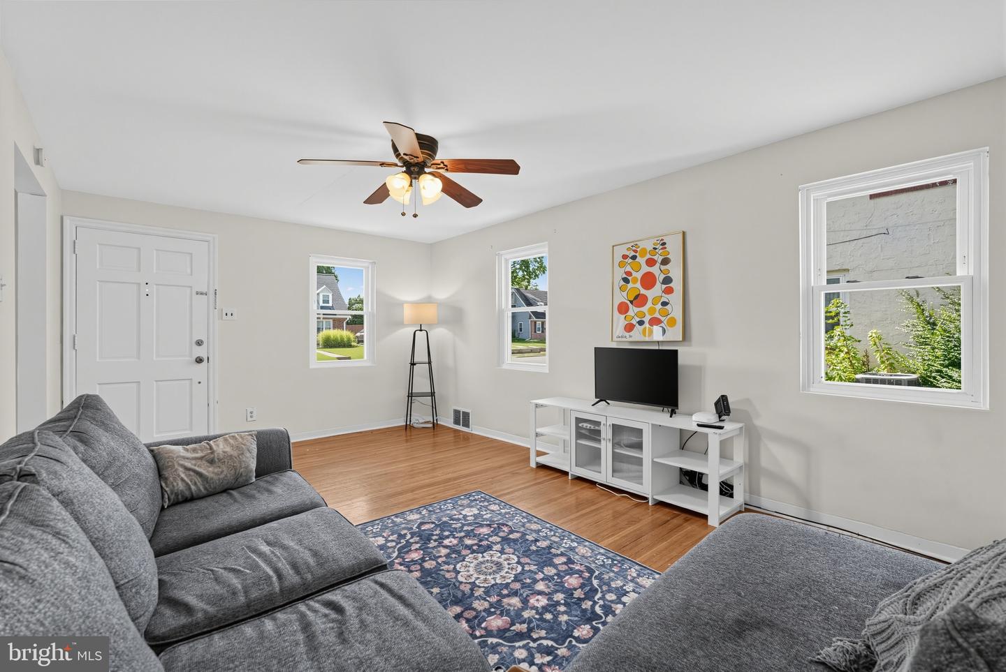 2739 Springhill Rd Property Photo 4