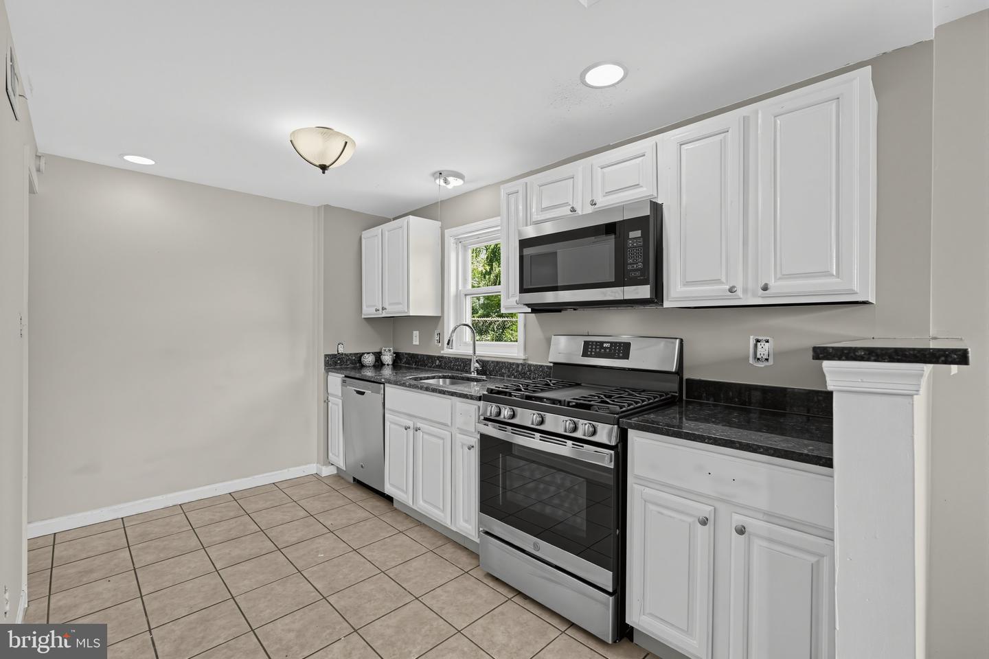 2739 Springhill Rd Property Photo 12