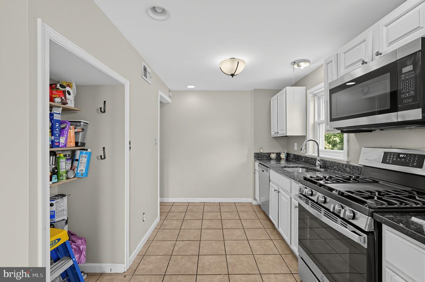 2739 Springhill Rd Property Photo 14