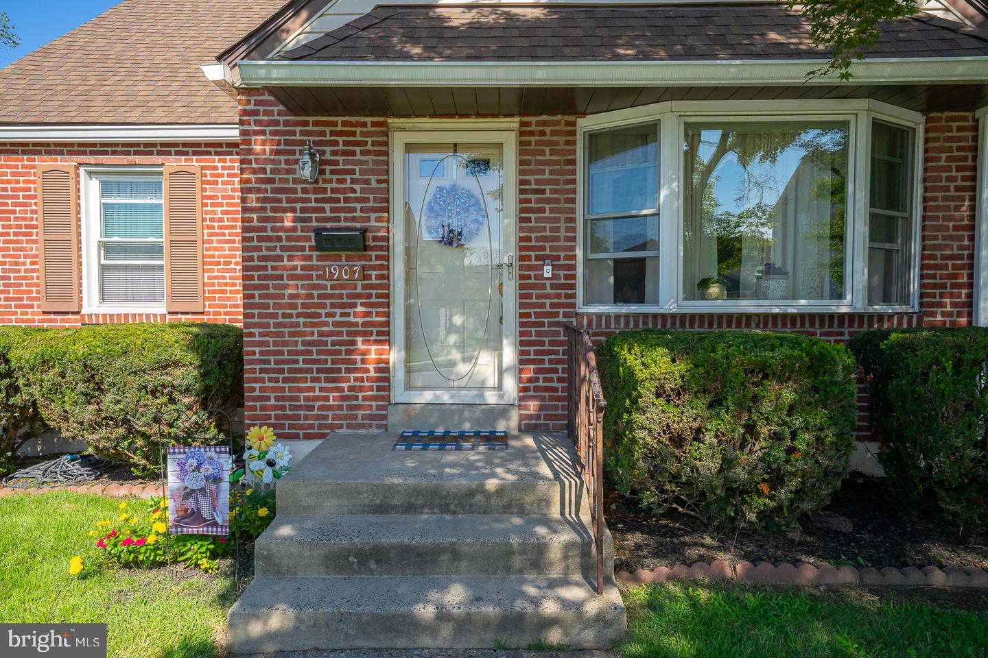1907 Armstrong Ave Property Photo 2