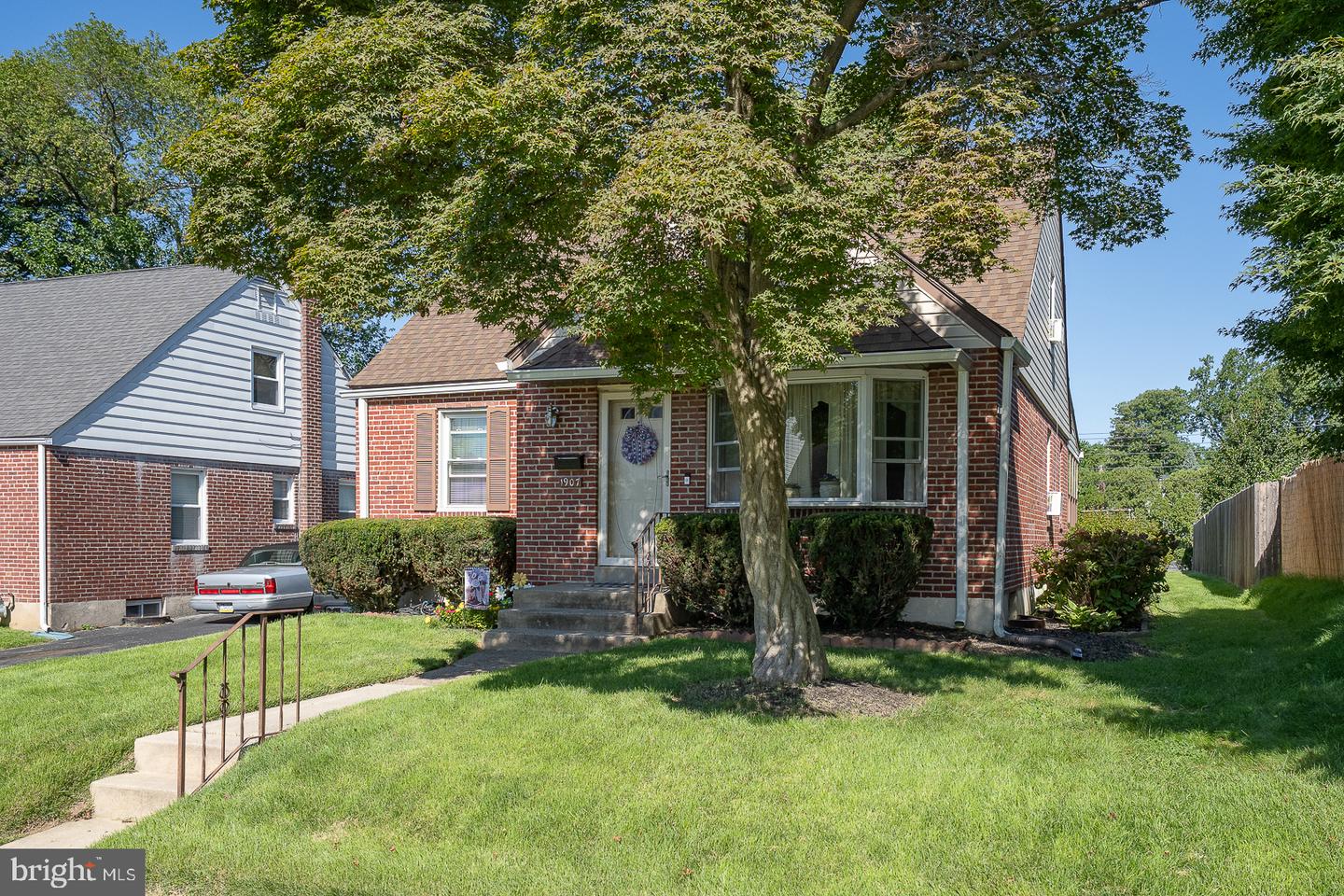 1907 Armstrong Ave Property Photo 42