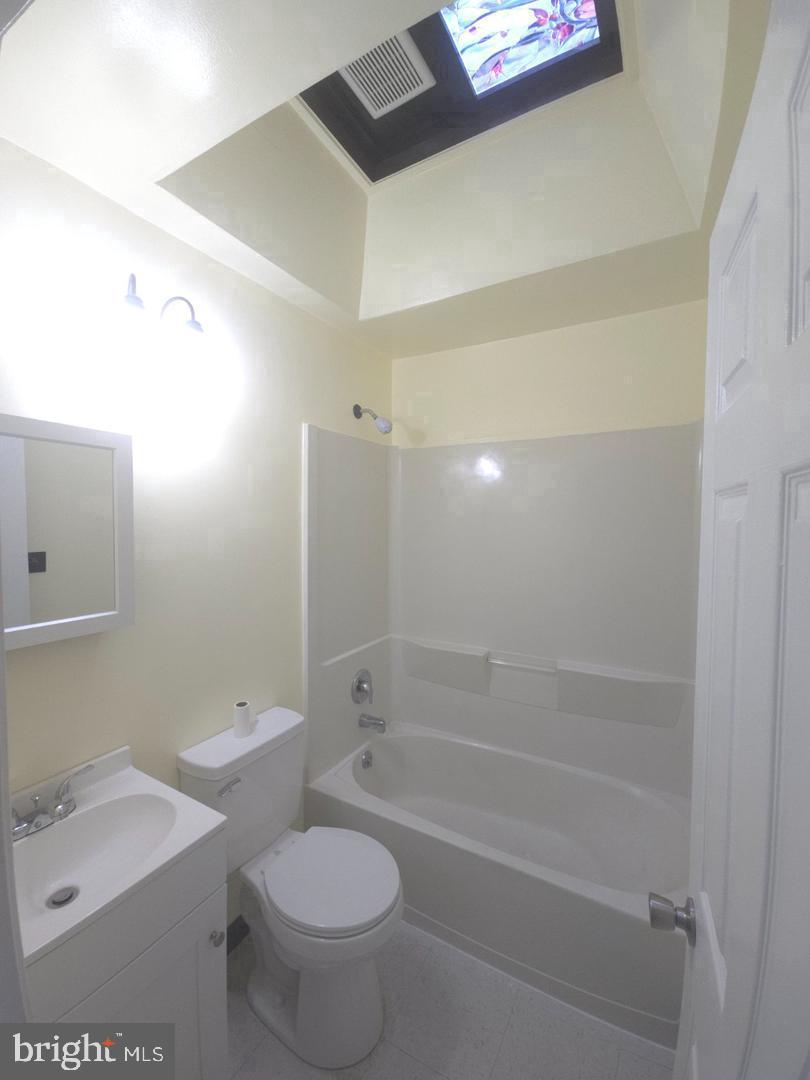 428 Croyden Rd Property Photo 11