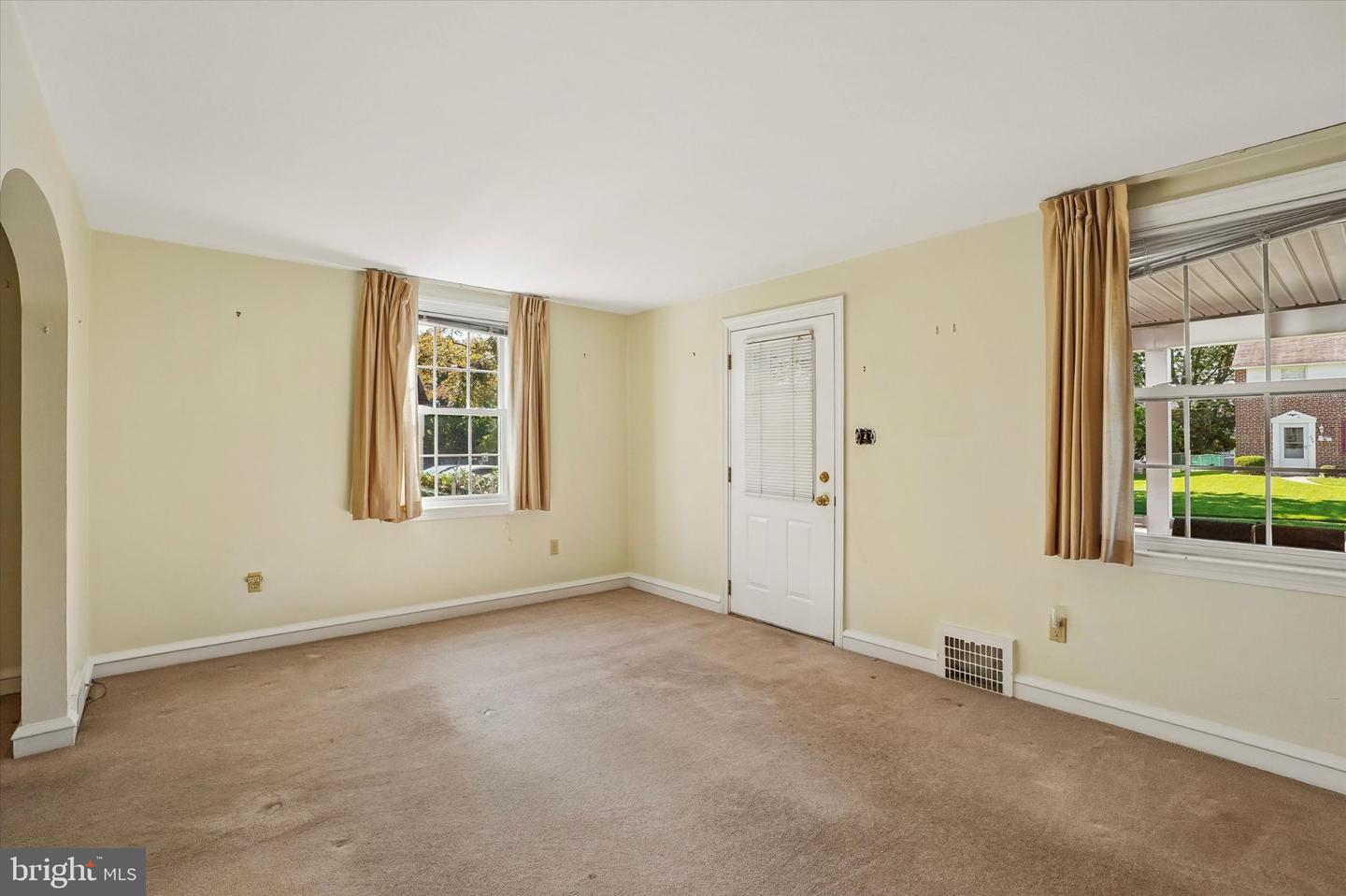 525 Achille Rd Property Photo 2