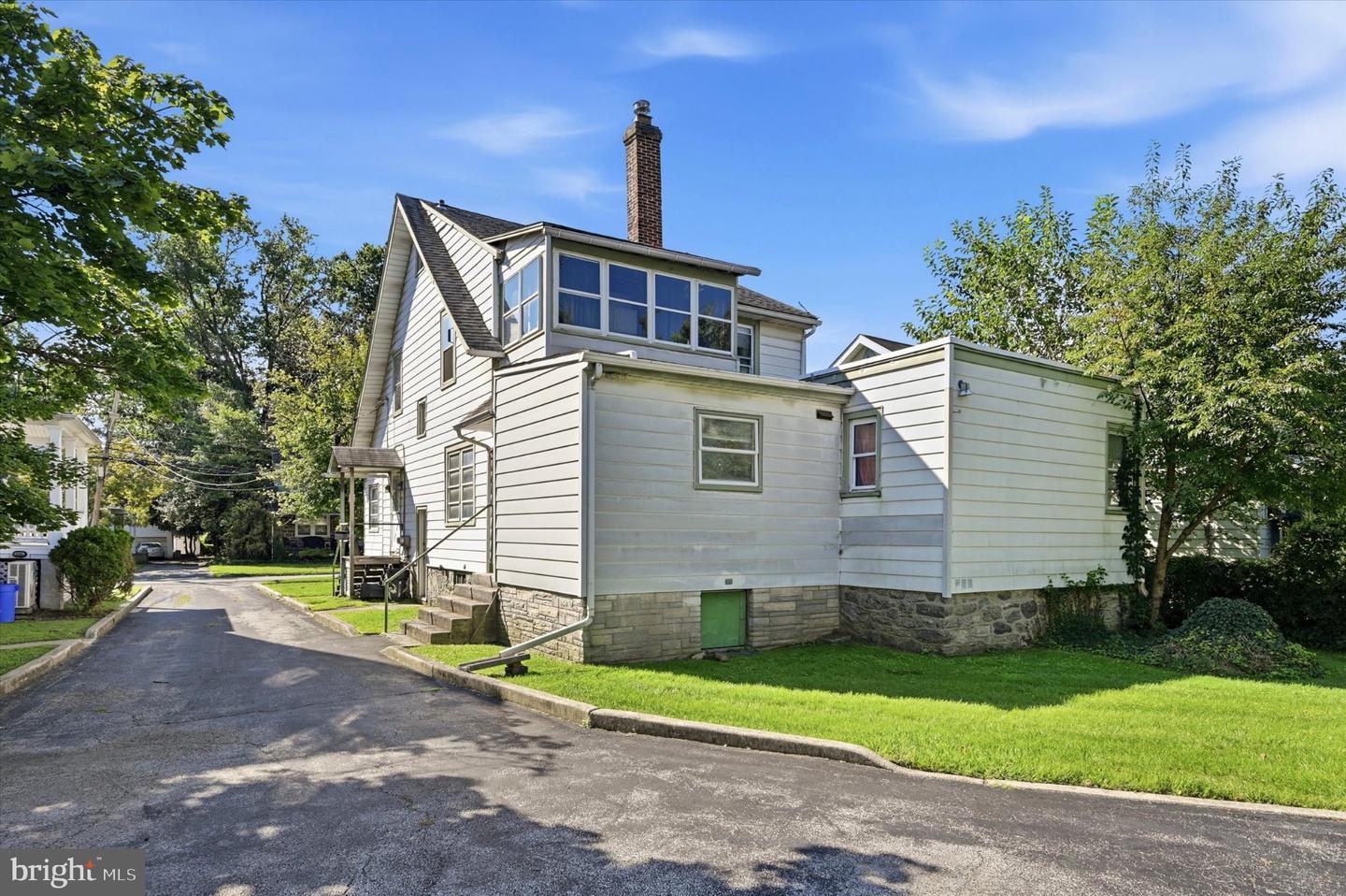 521 10th Property Photo 3