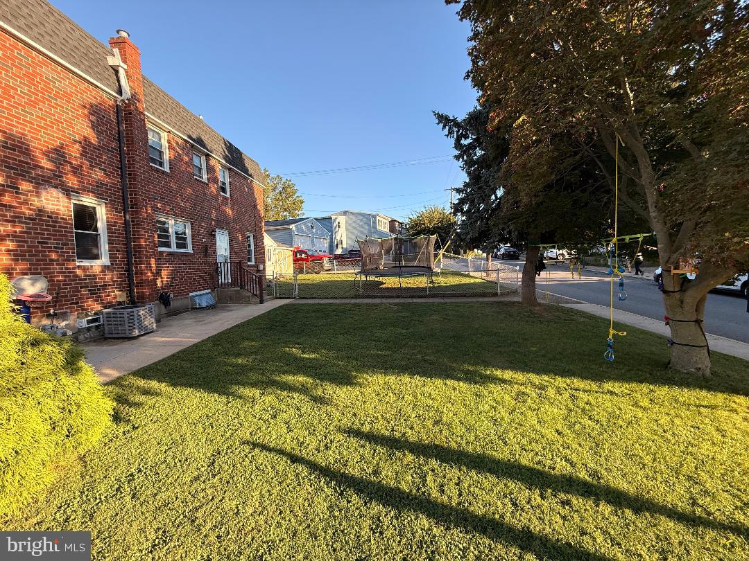 12 E Wyncliffe Ave Property Photo 3