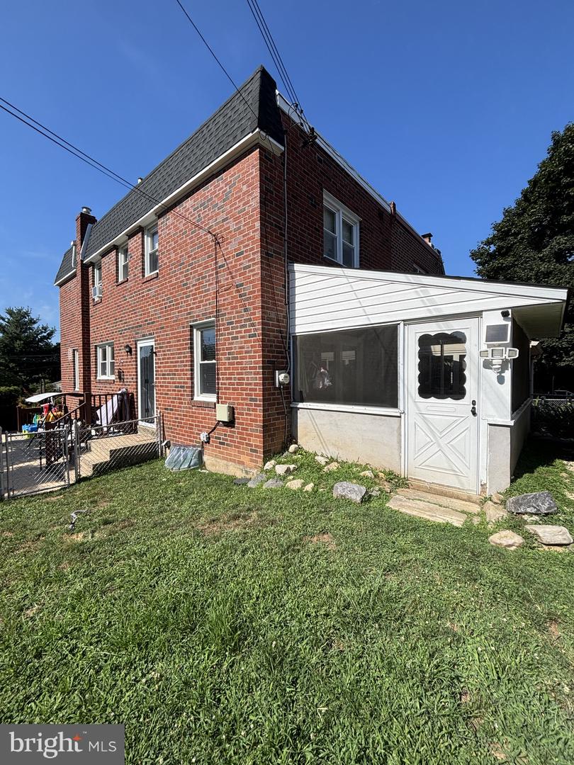12 E Wyncliffe Ave Property Photo 4