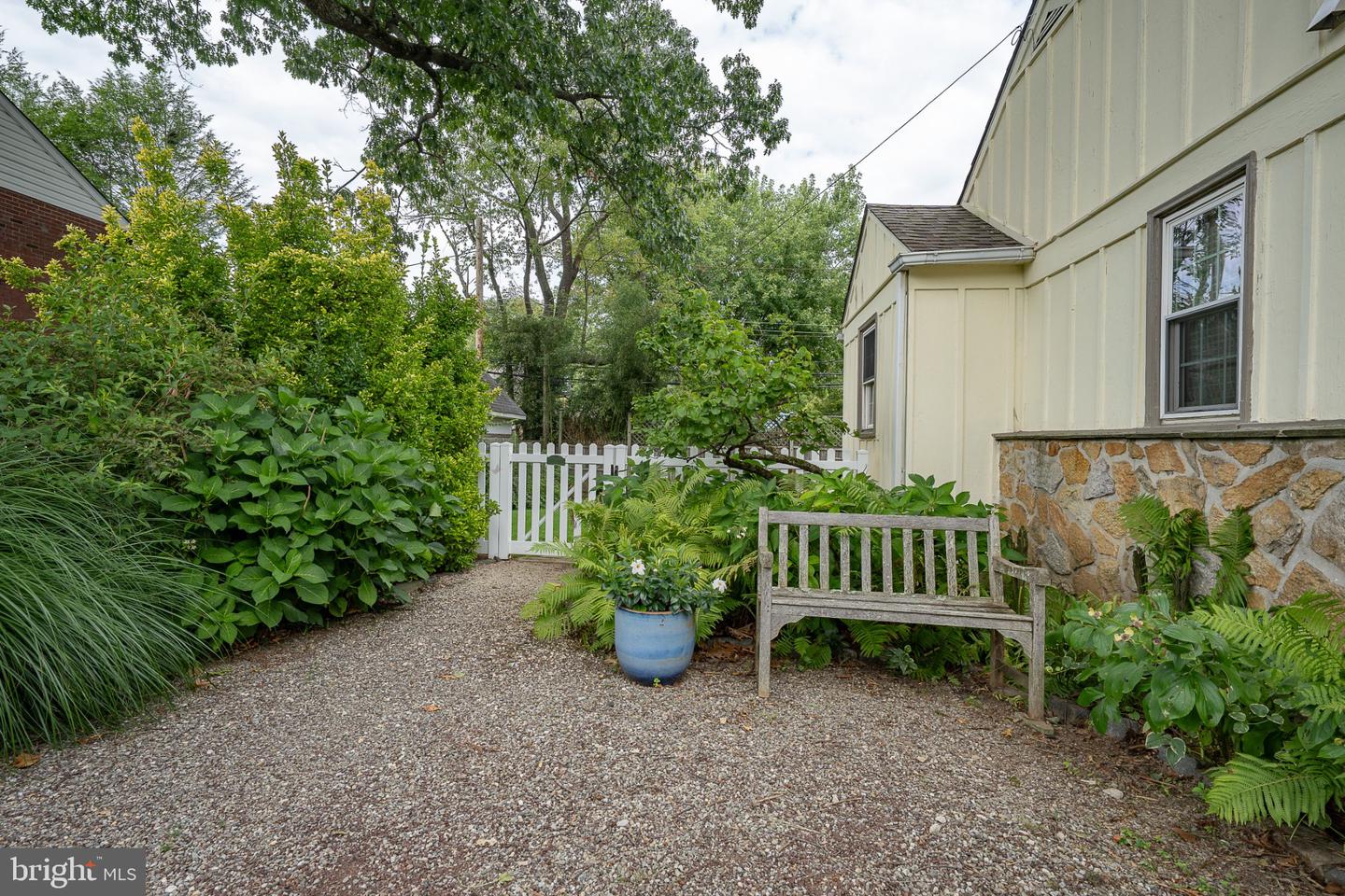 106 N Lowrys Ln Property Photo 4