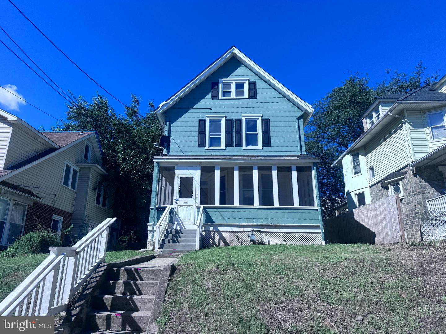 220 Clifton Ave Property Photo 1