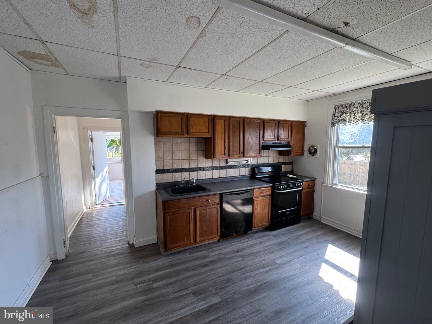 307 Taylor Ave Property Photo 4