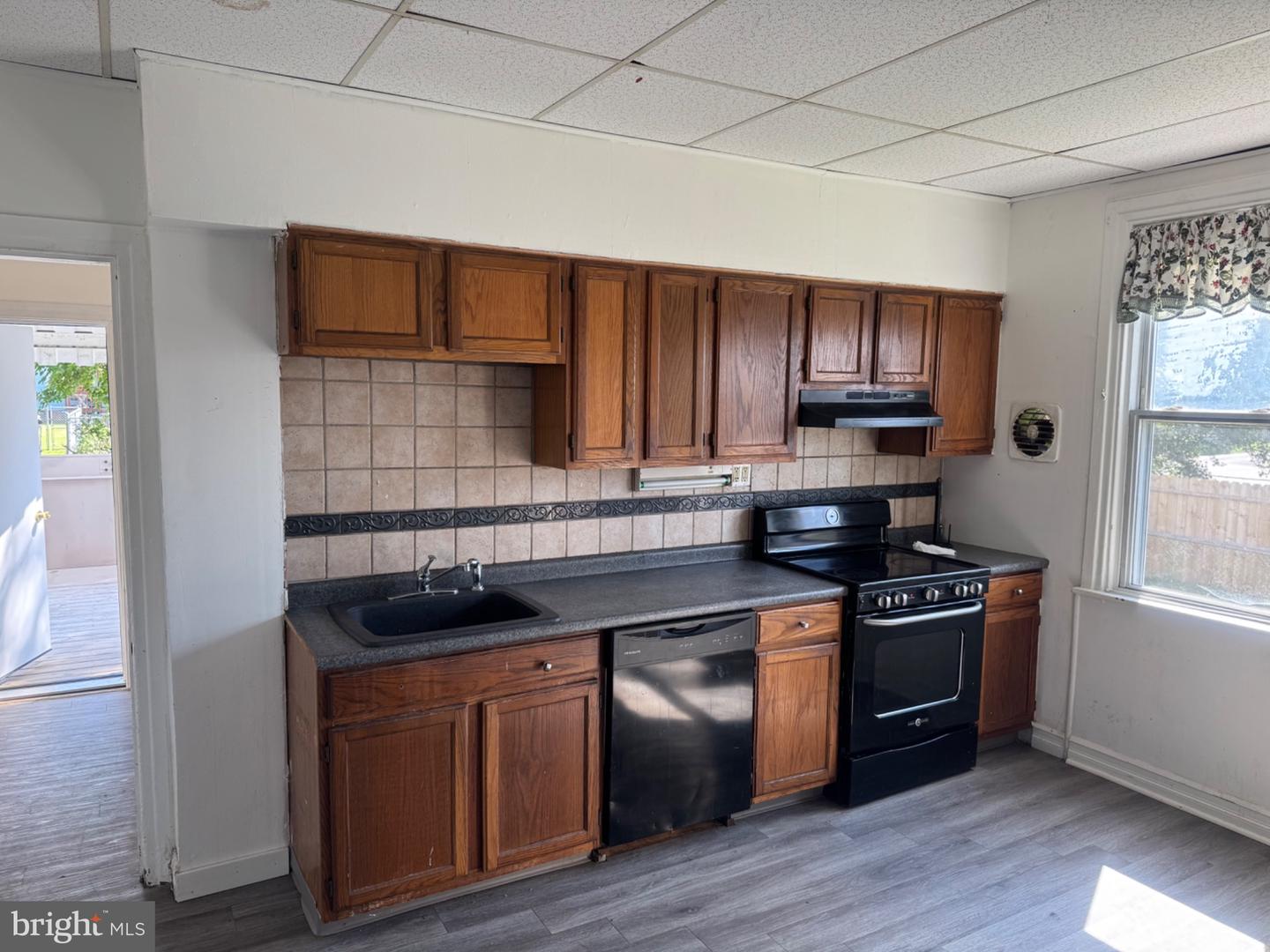307 Taylor Ave Property Photo 5