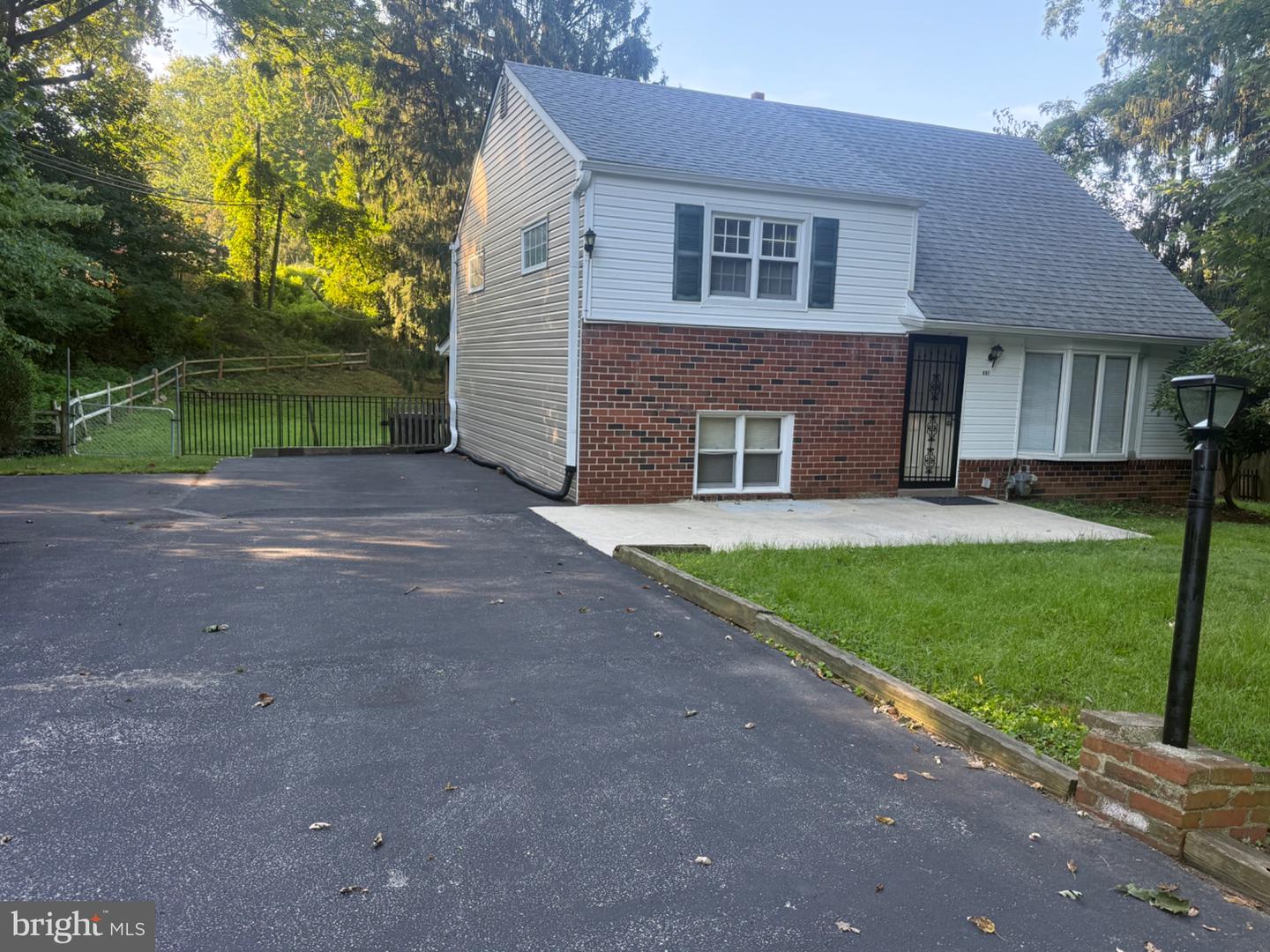 697 Old Marple Rd Property Photo 2