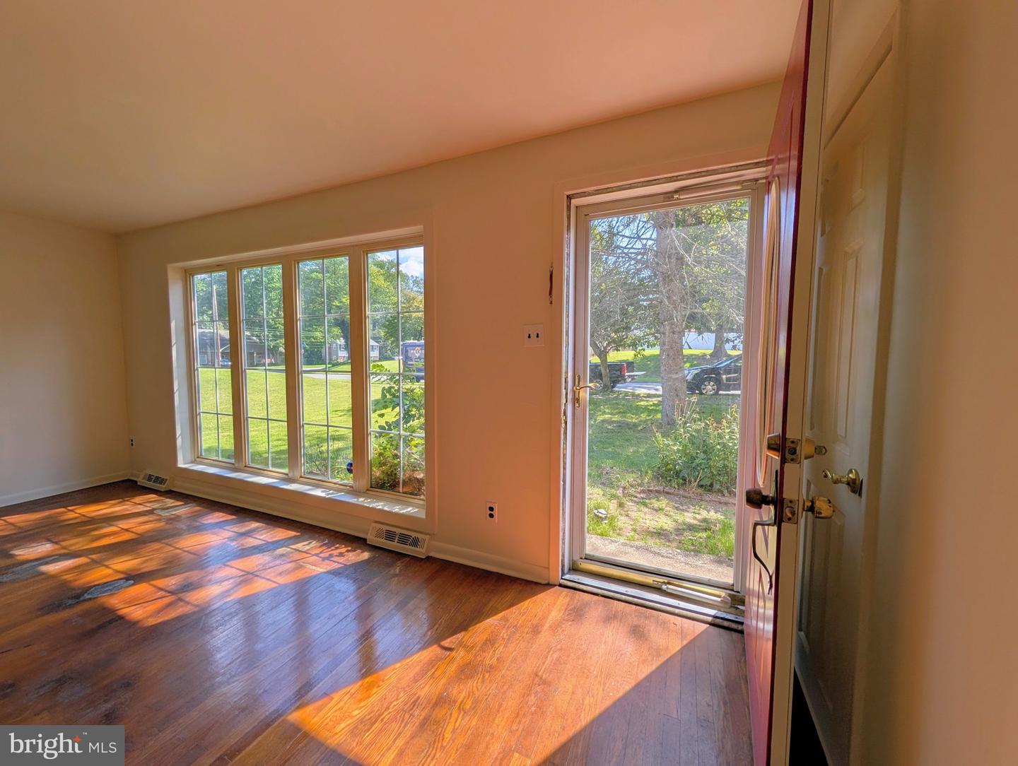 417 Virginia Ln Property Photo 3