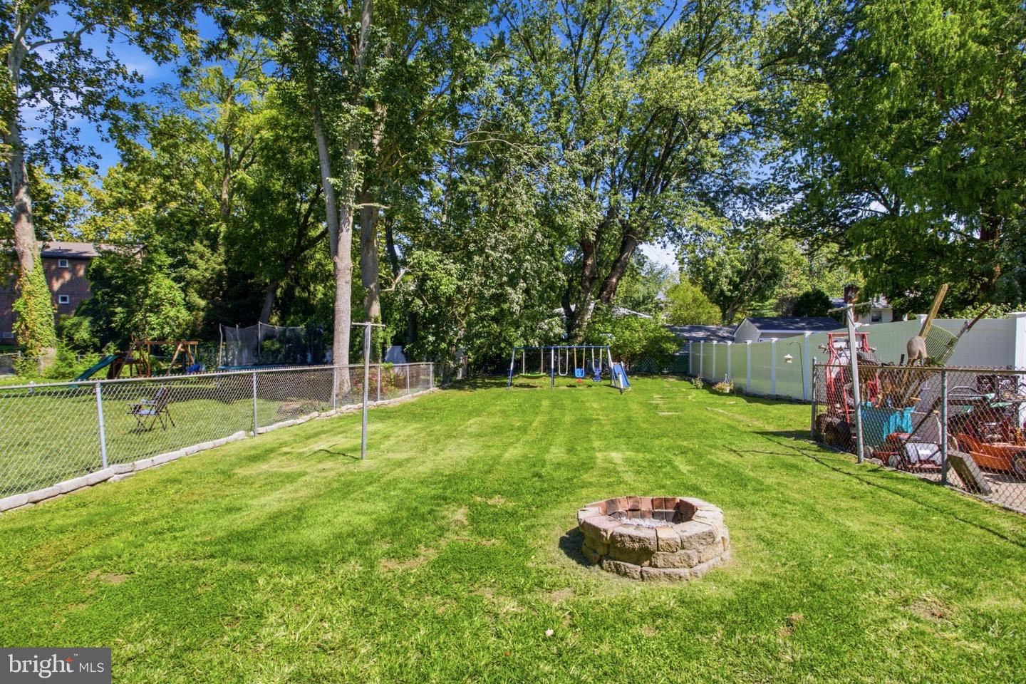 12 Linden Ave Property Photo 4