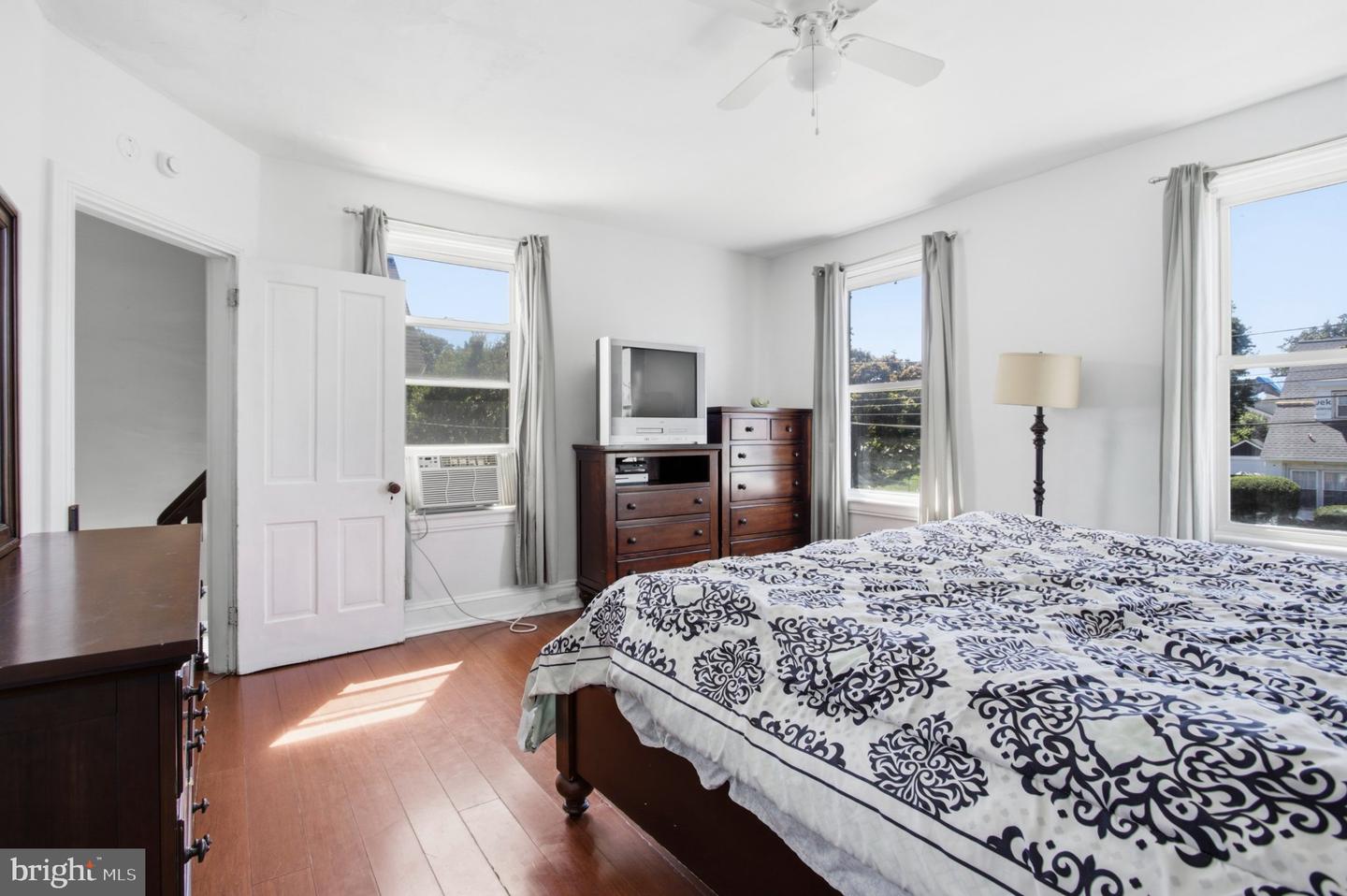 12 Linden Ave Property Photo 21
