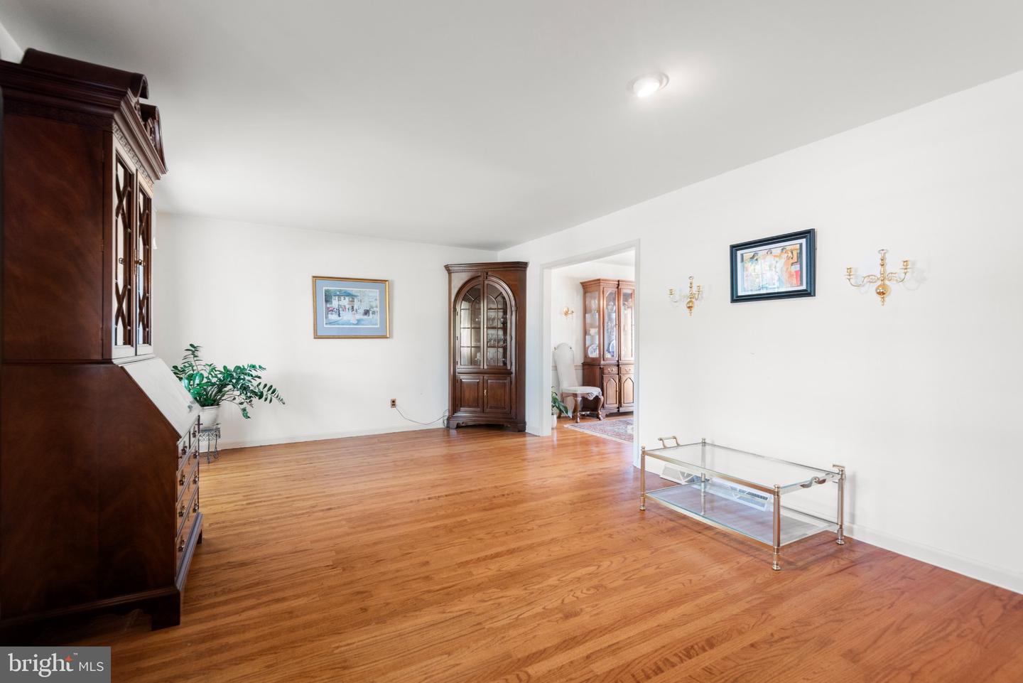 5 Grant Ln Property Photo 6