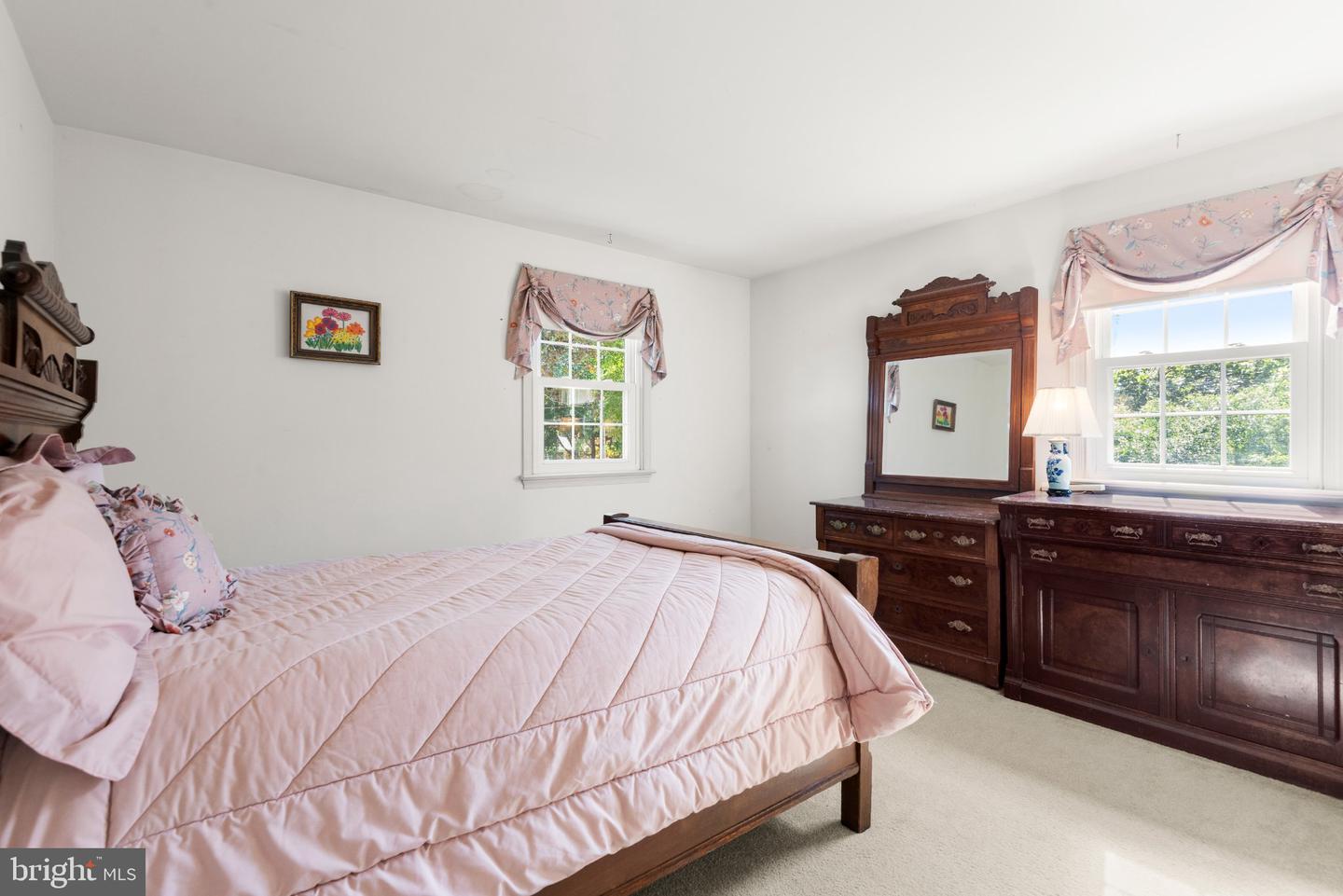 5 Grant Ln Property Photo 28