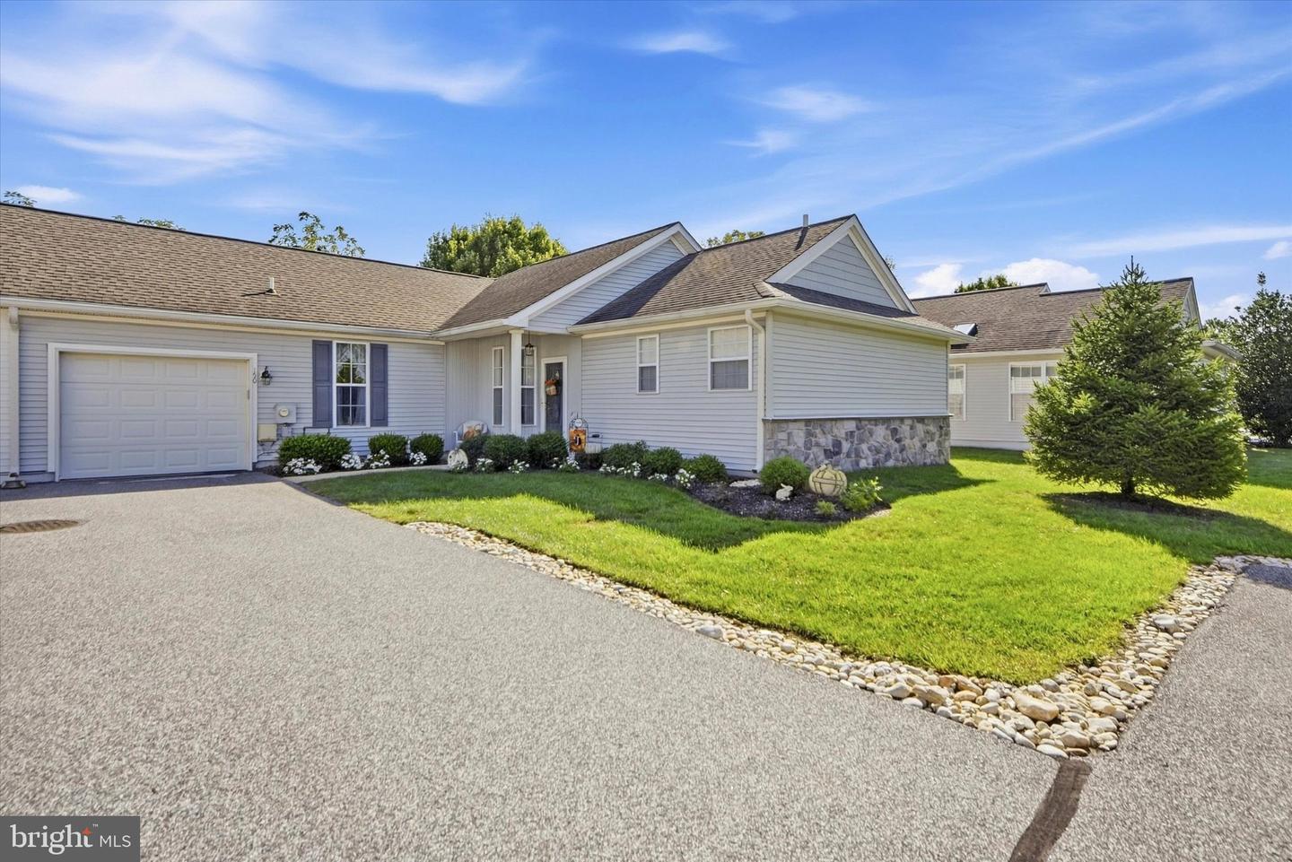 150 E Foxchase Ln Property Photo 1