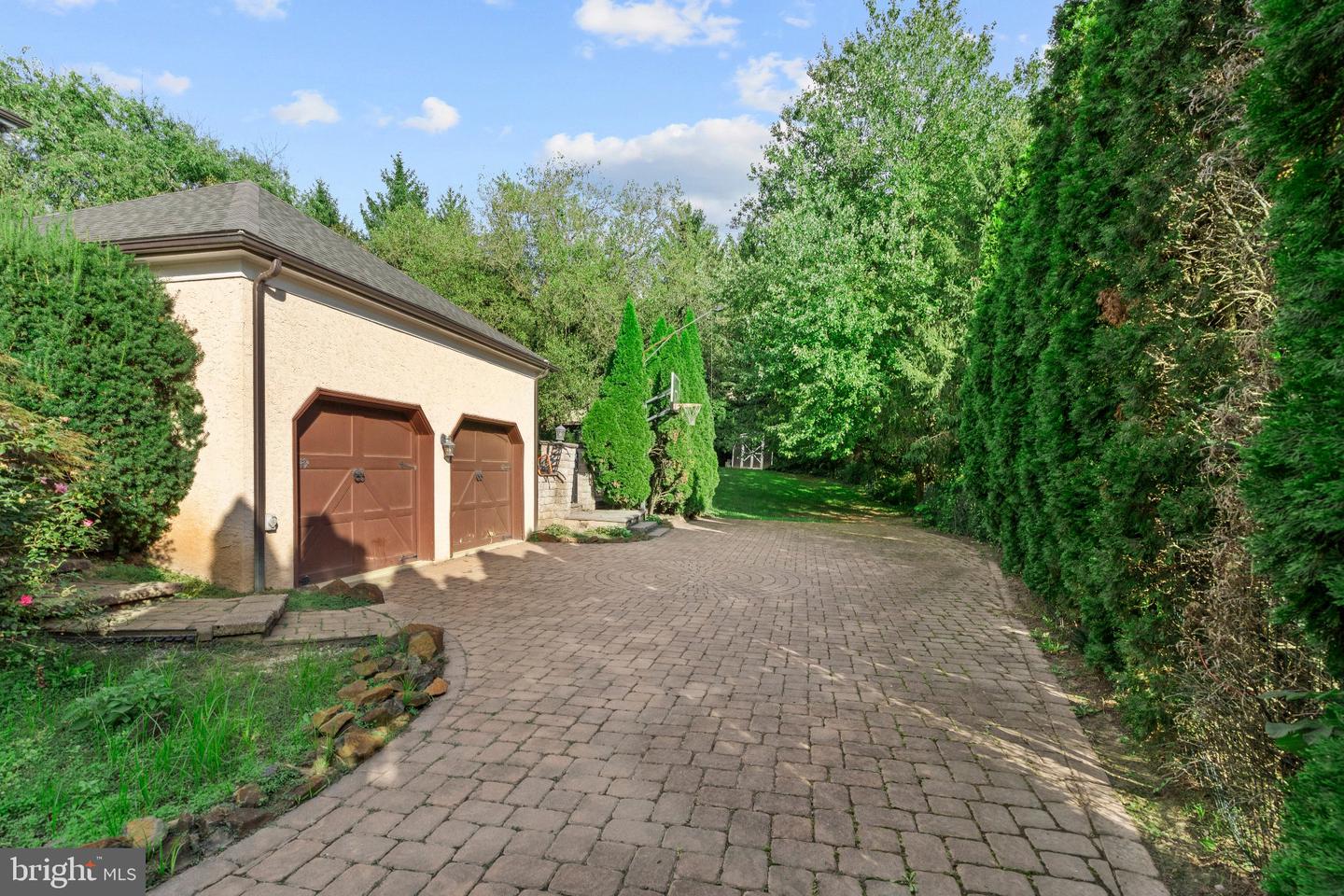 759 Applegate Ln Property Photo 10