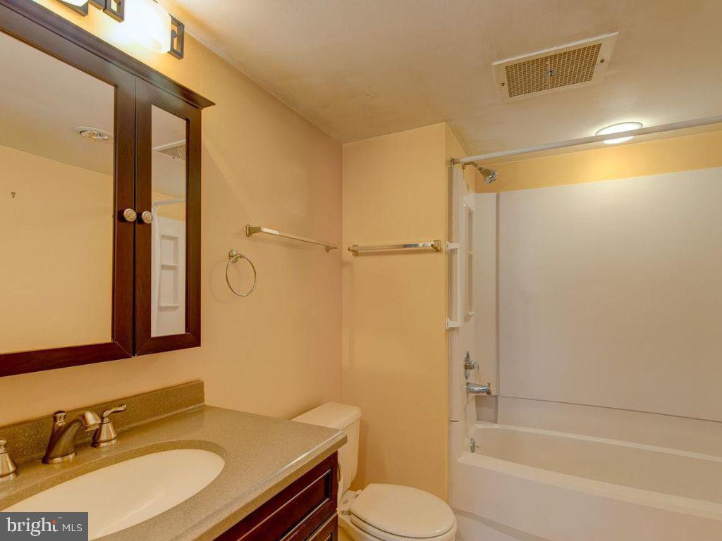700 Avondale Rd #5j Property Photo 18