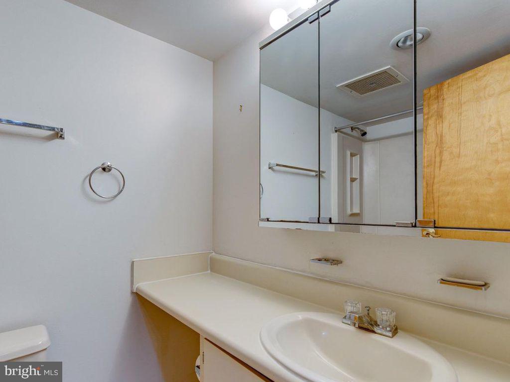 700 Avondale Rd #5j Property Photo 21