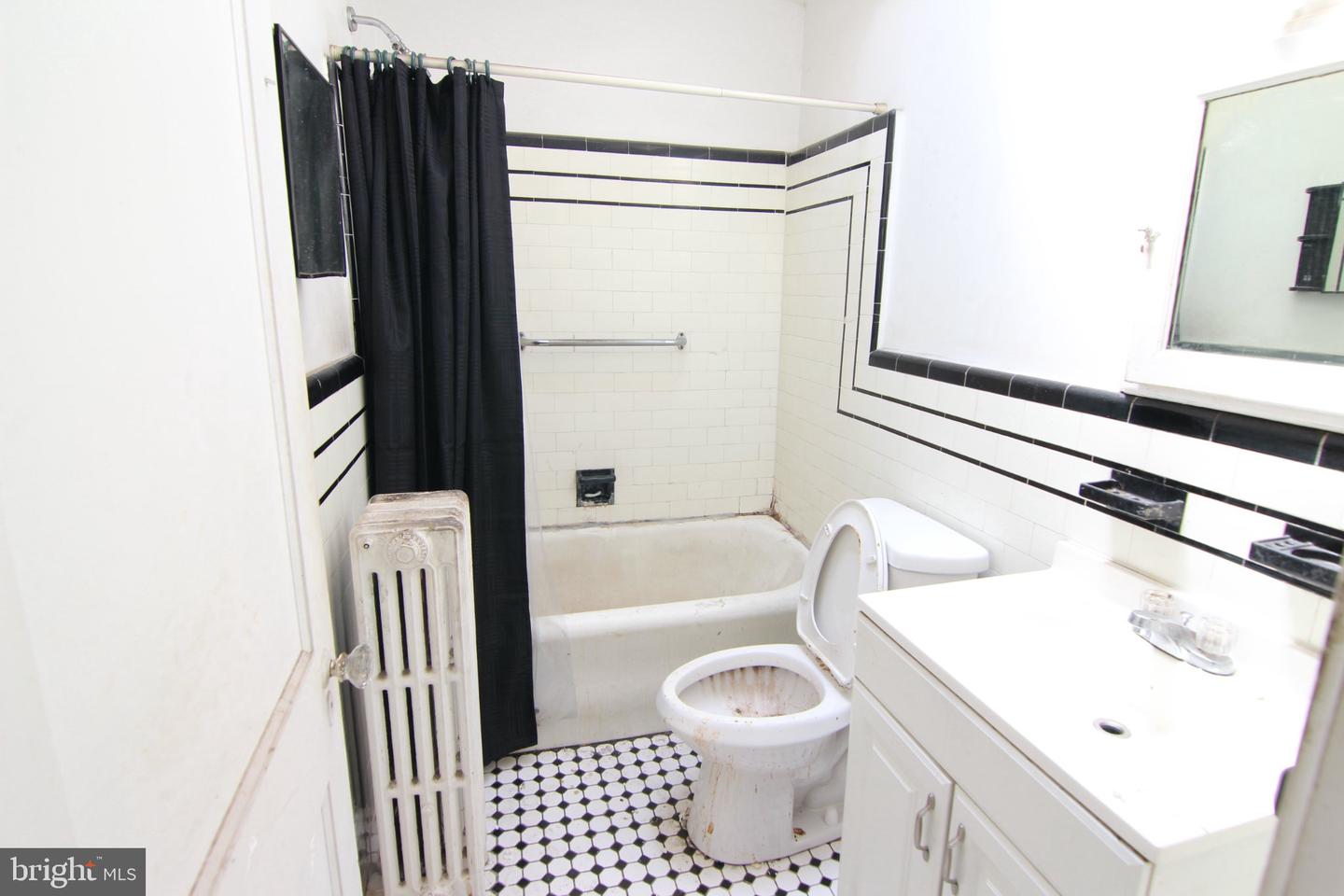 269 N Wycombe Ave Property Photo 6
