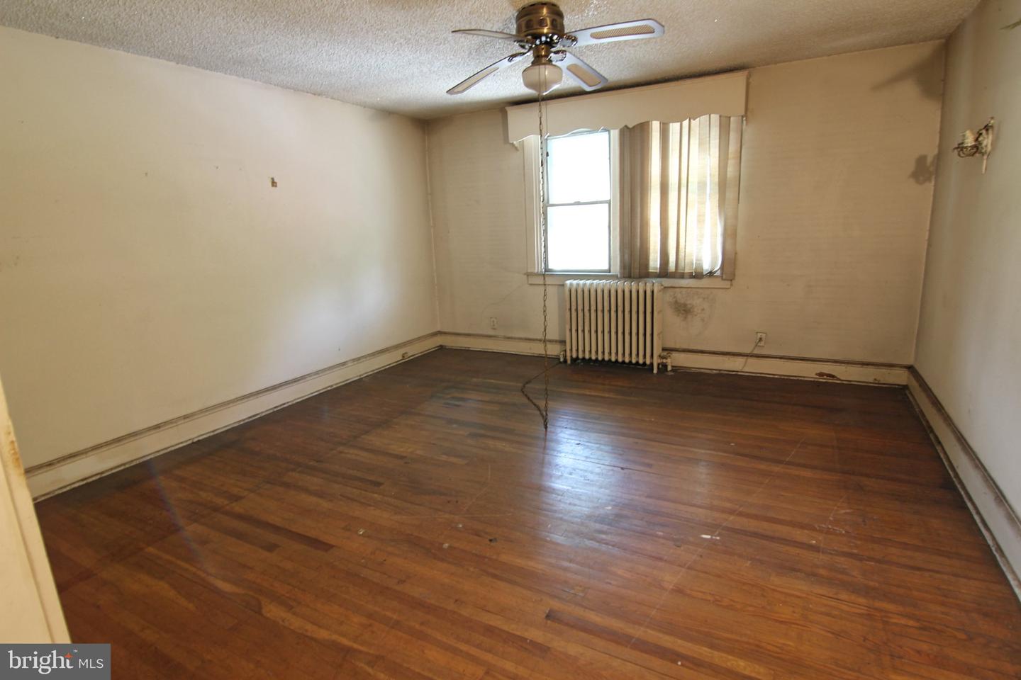 269 N Wycombe Ave Property Photo 7