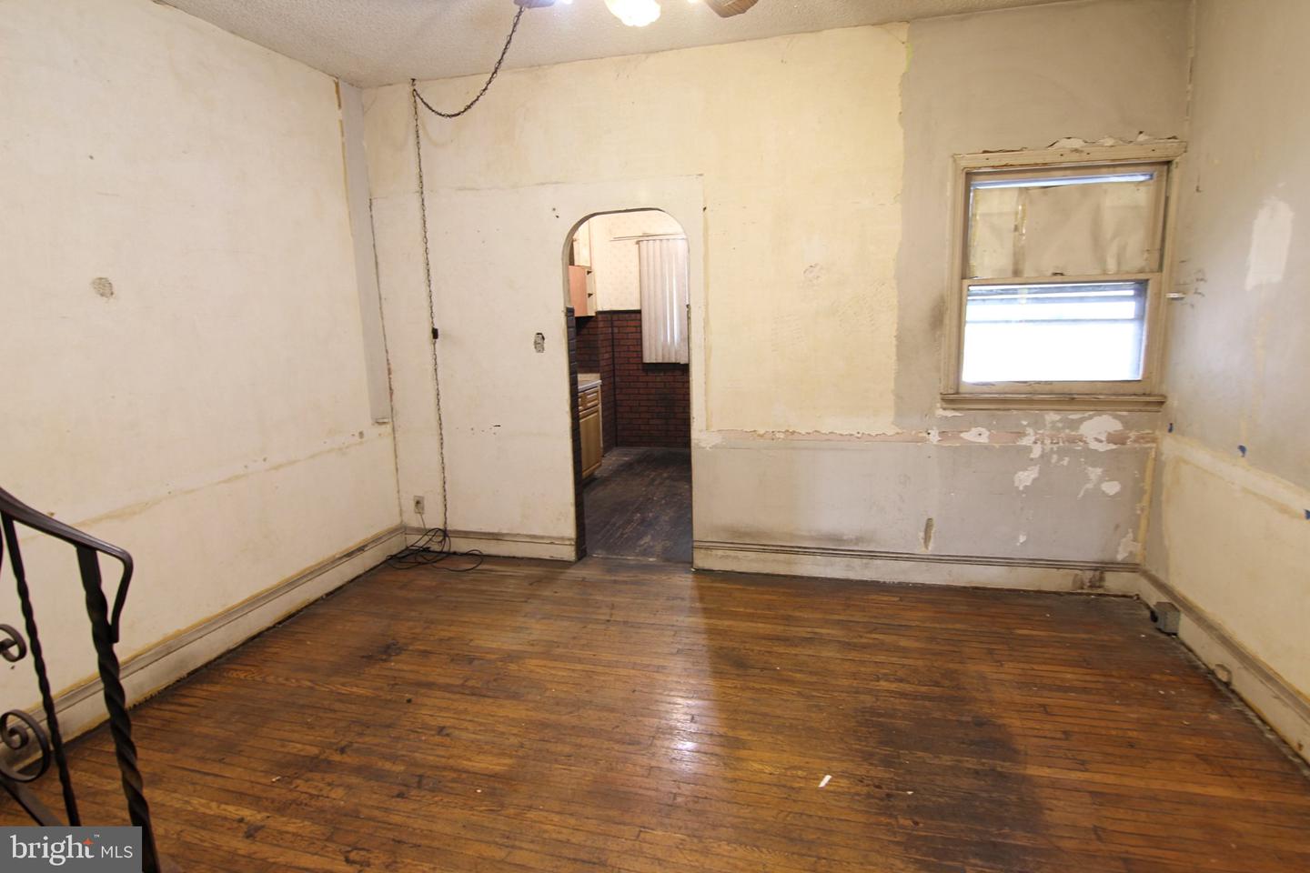 269 N Wycombe Ave Property Photo 8
