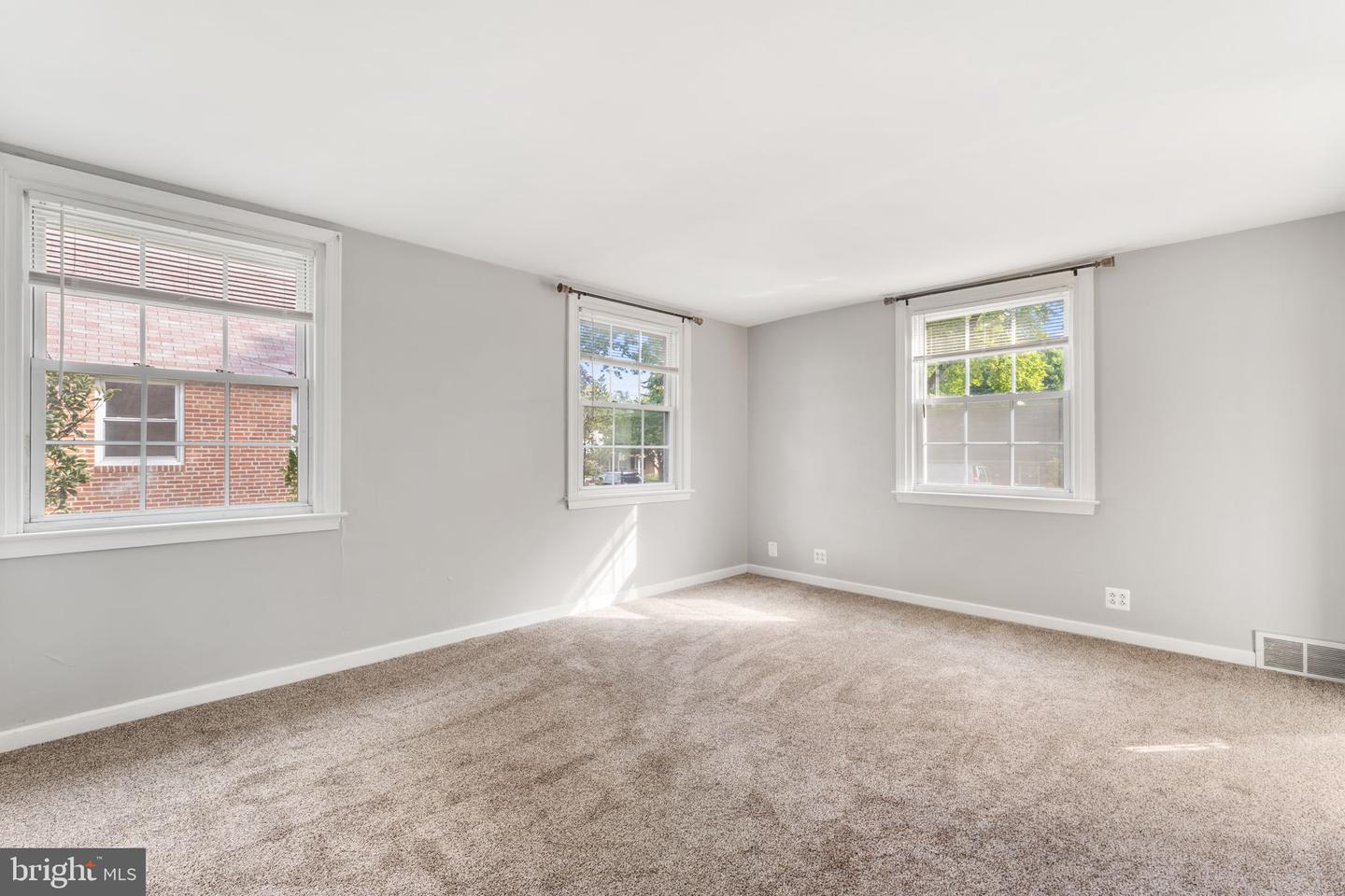 155 Taylor Ave Property Photo 9