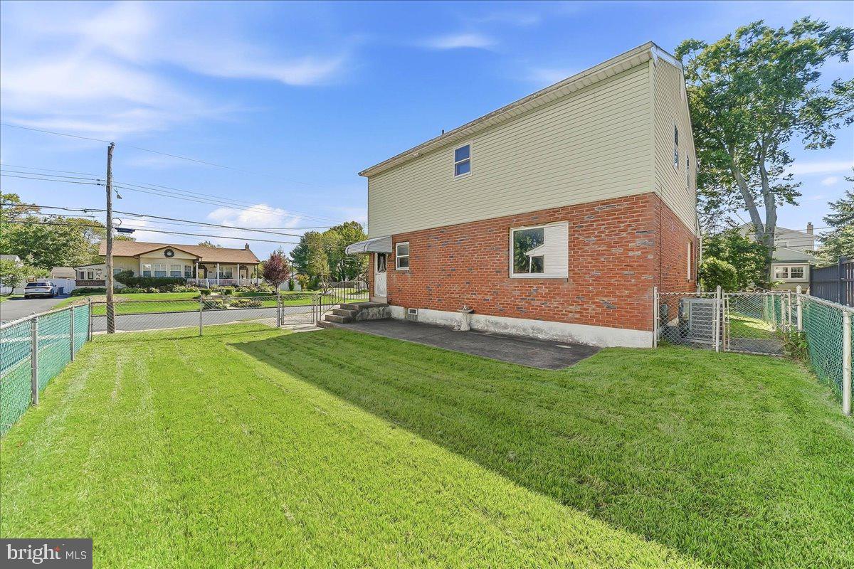 2603 Highland Ter Property Photo 3
