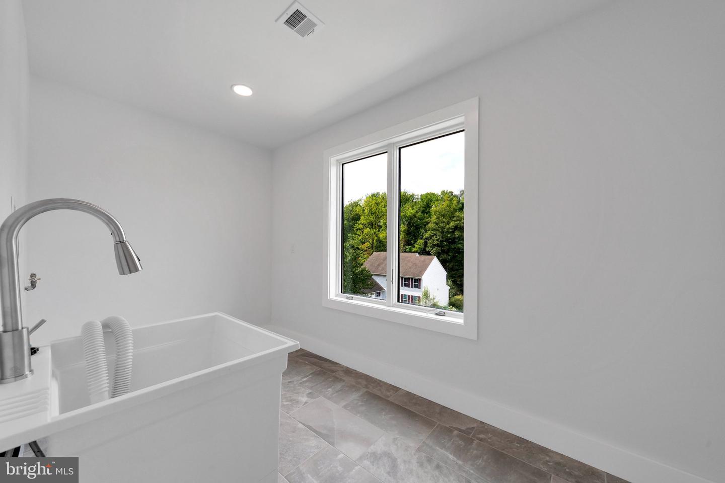 810 Maple Ln Property Photo 51