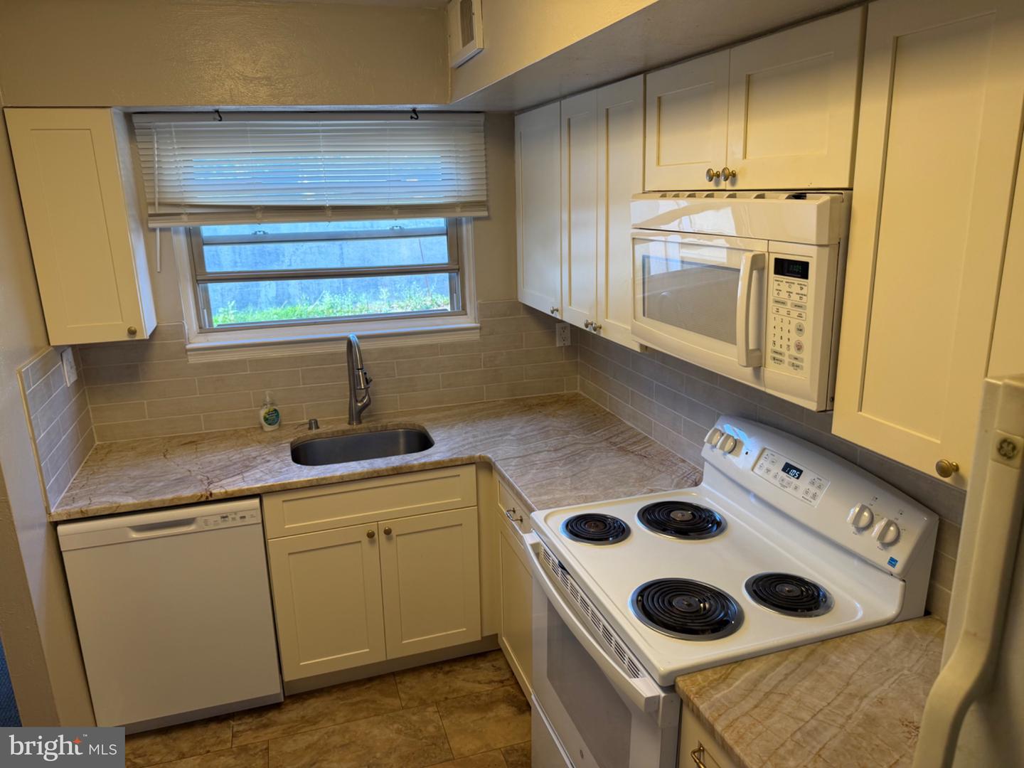 32 Dora Dr Property Photo 4