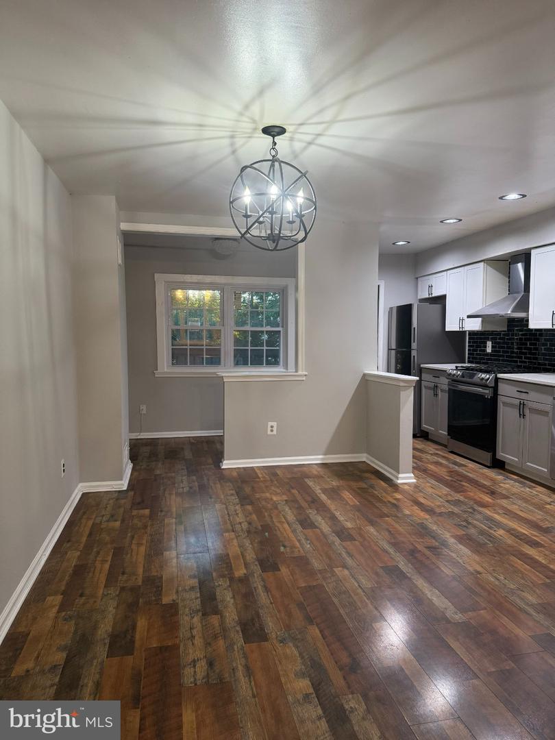 7164 Ruskin Property Photo 4