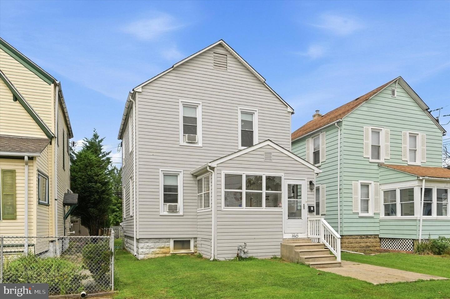 2025 Chestnut St Property Photo 2