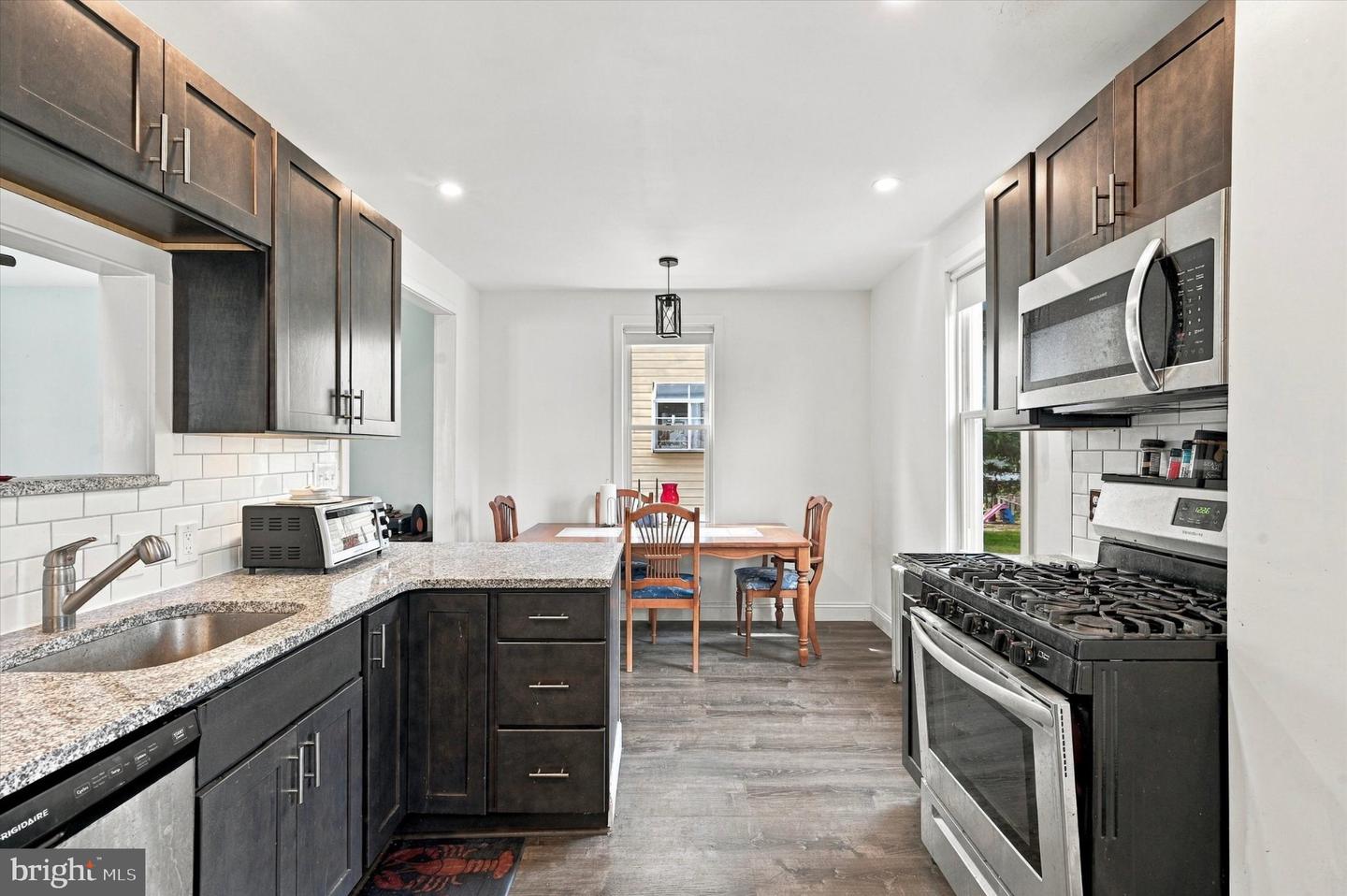 2025 Chestnut St Property Photo 16