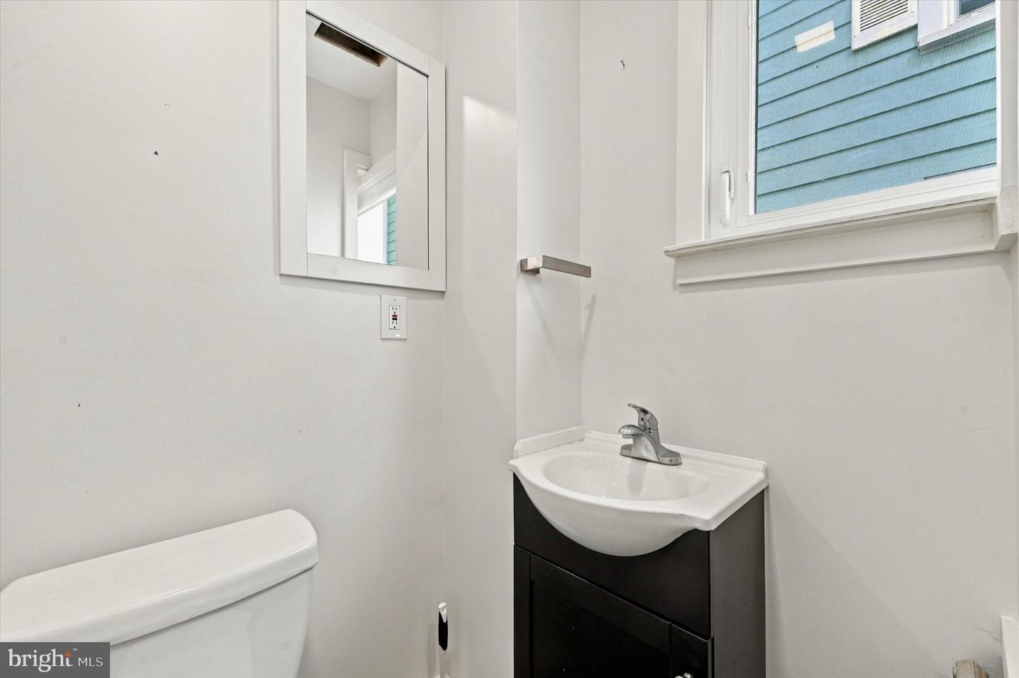 2025 Chestnut St Property Photo 17