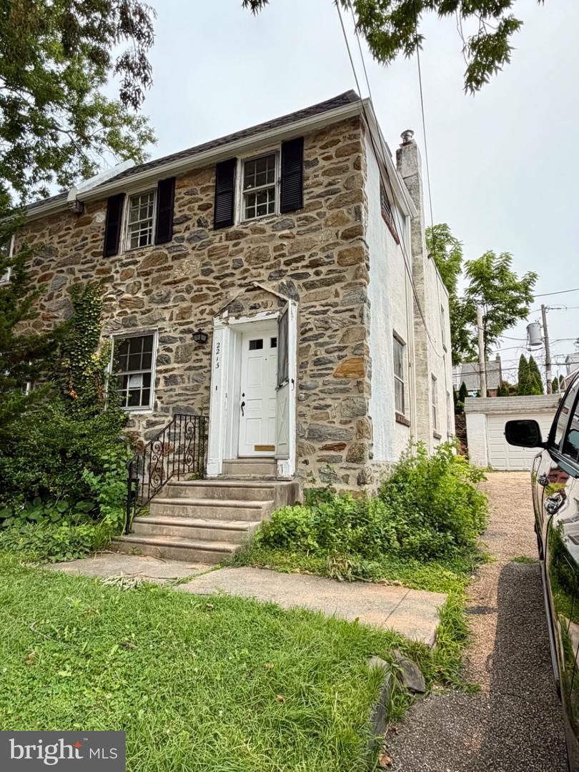 2213 Bryn Mawr Ave Property Photo 1