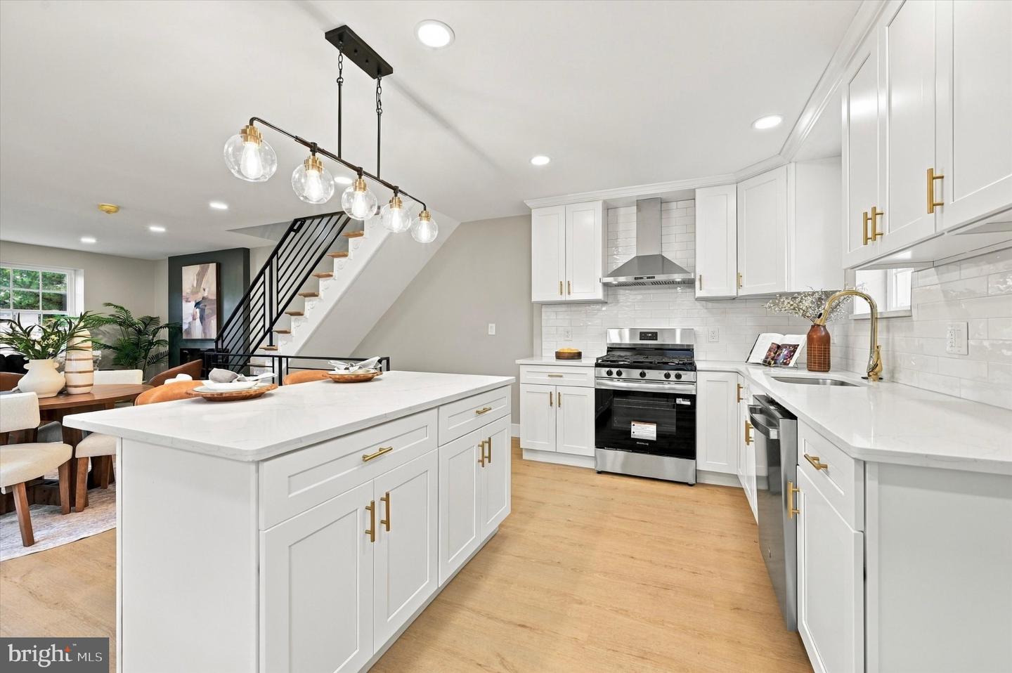 2213 Bryn Mawr Ave Property Photo 9