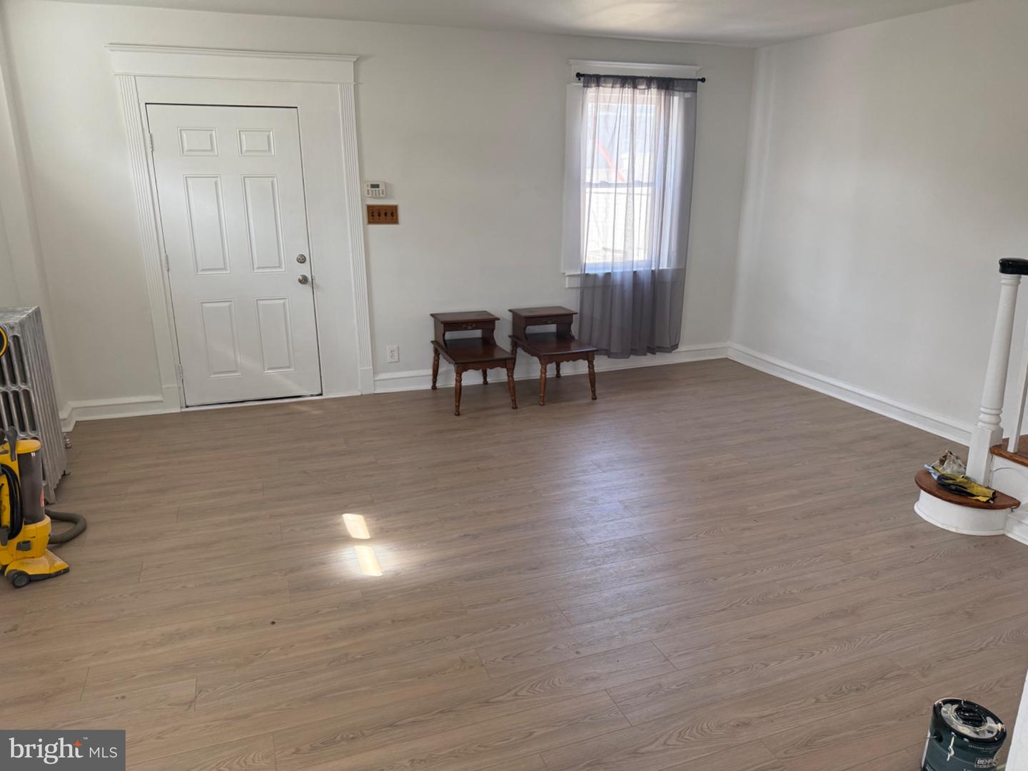 261 Long Ln Property Photo 3