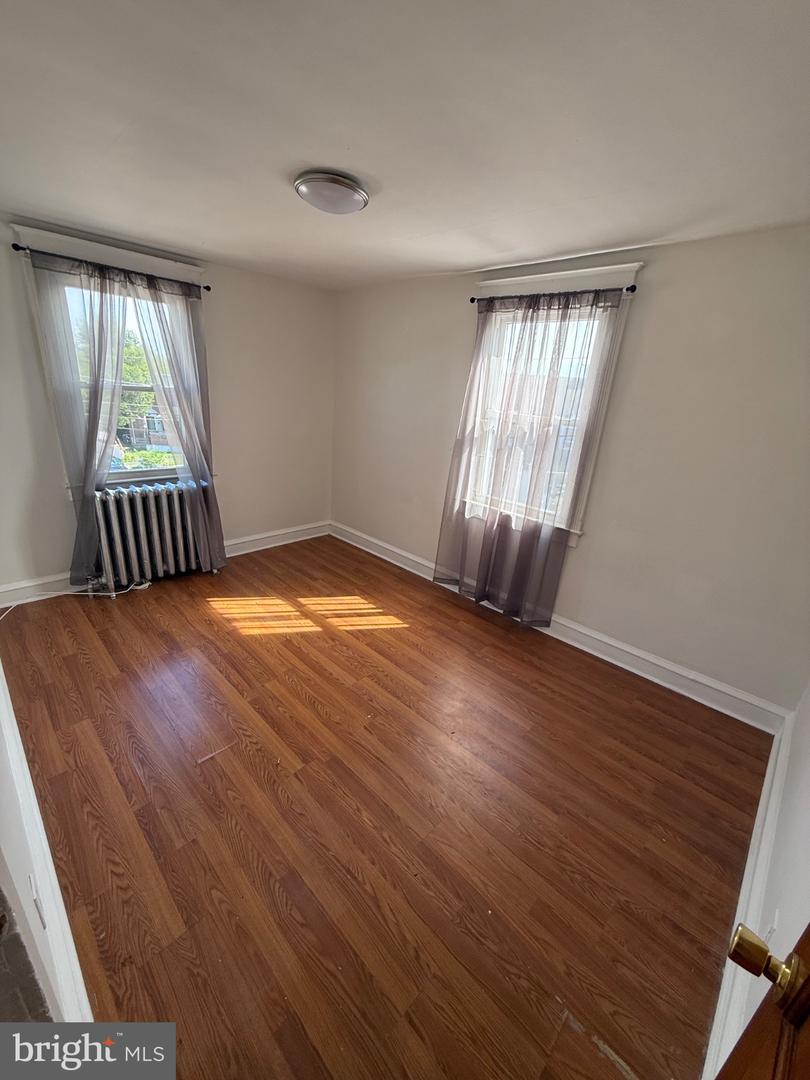 261 Long Ln Property Photo 10