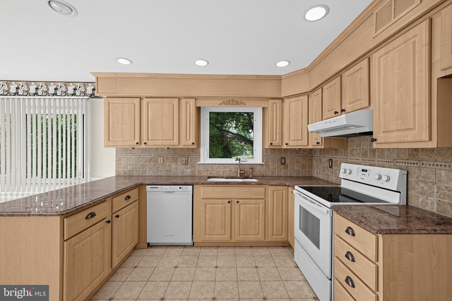 97 Hunters Run Property Photo 4