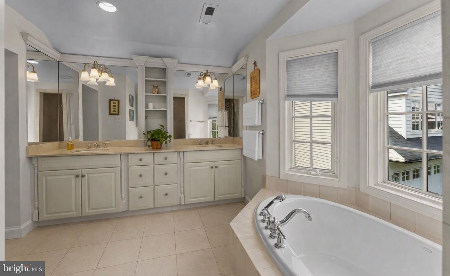 507 Meadowbrook Cir Property Photo 24