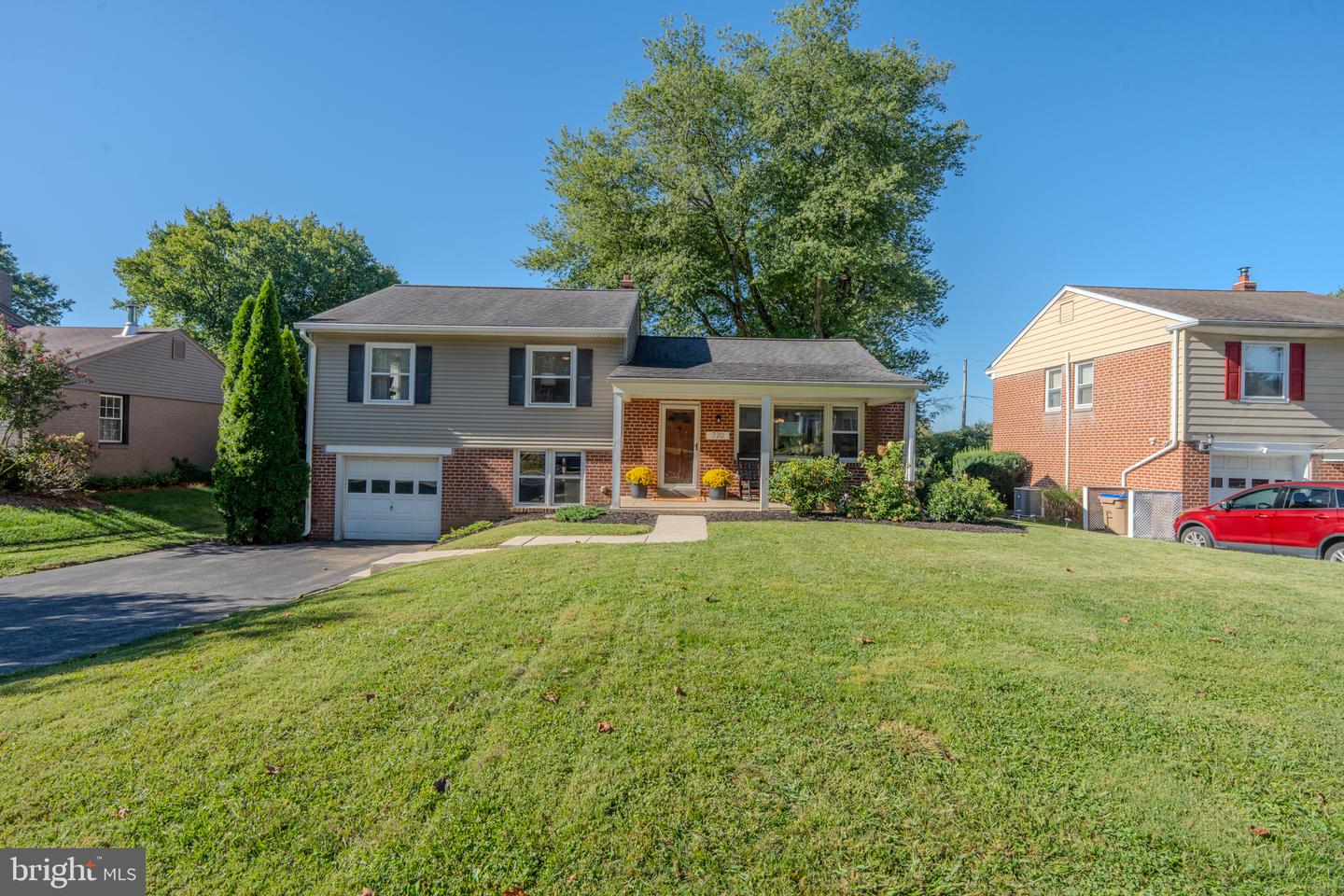720 WISTERIA DR Property Photo 1