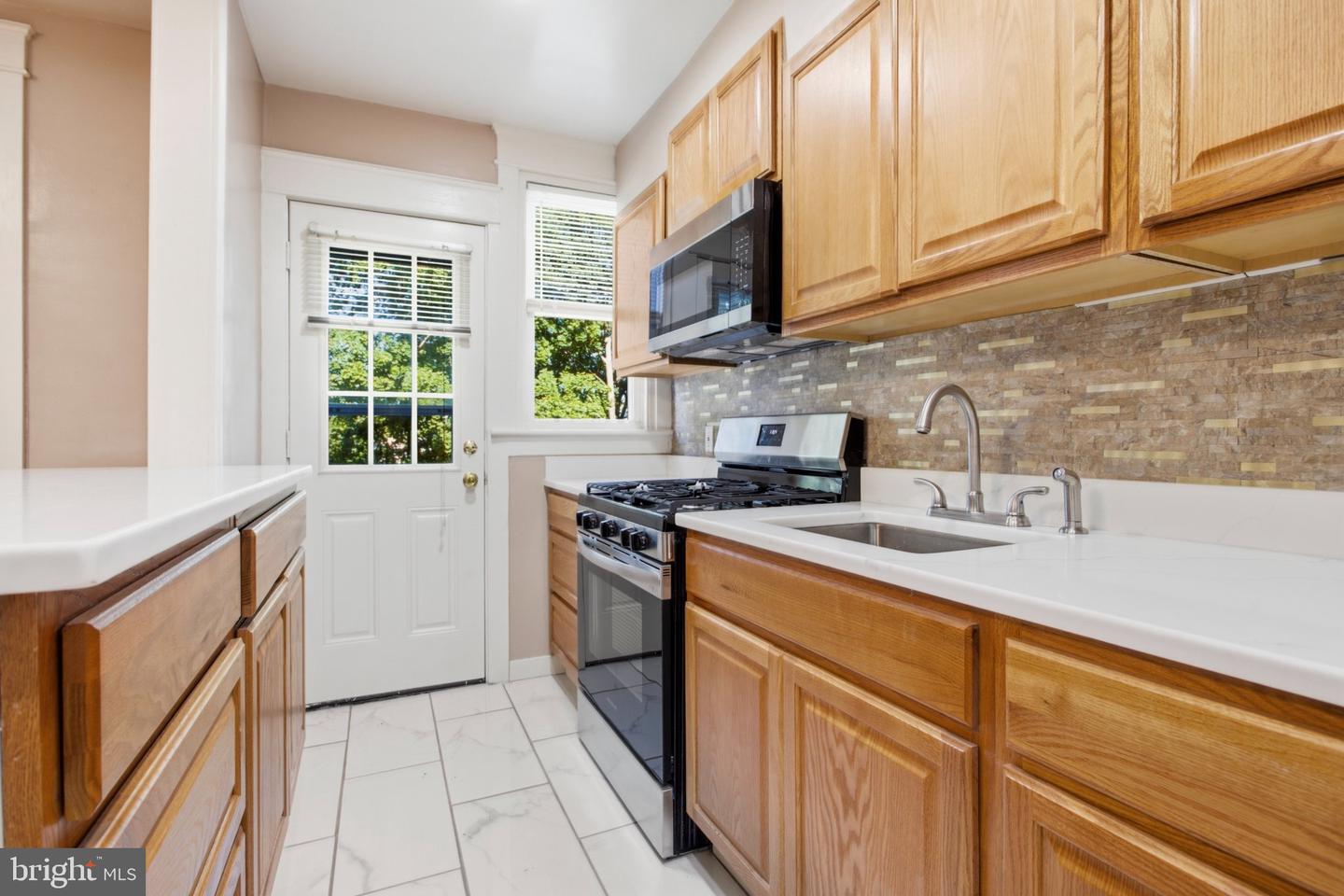 320 Highland Ave Property Photo 11
