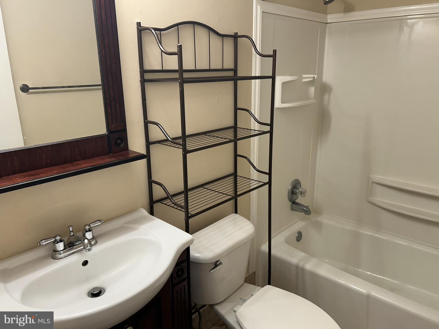 33 W Chester Pike #e8 Property Photo 39