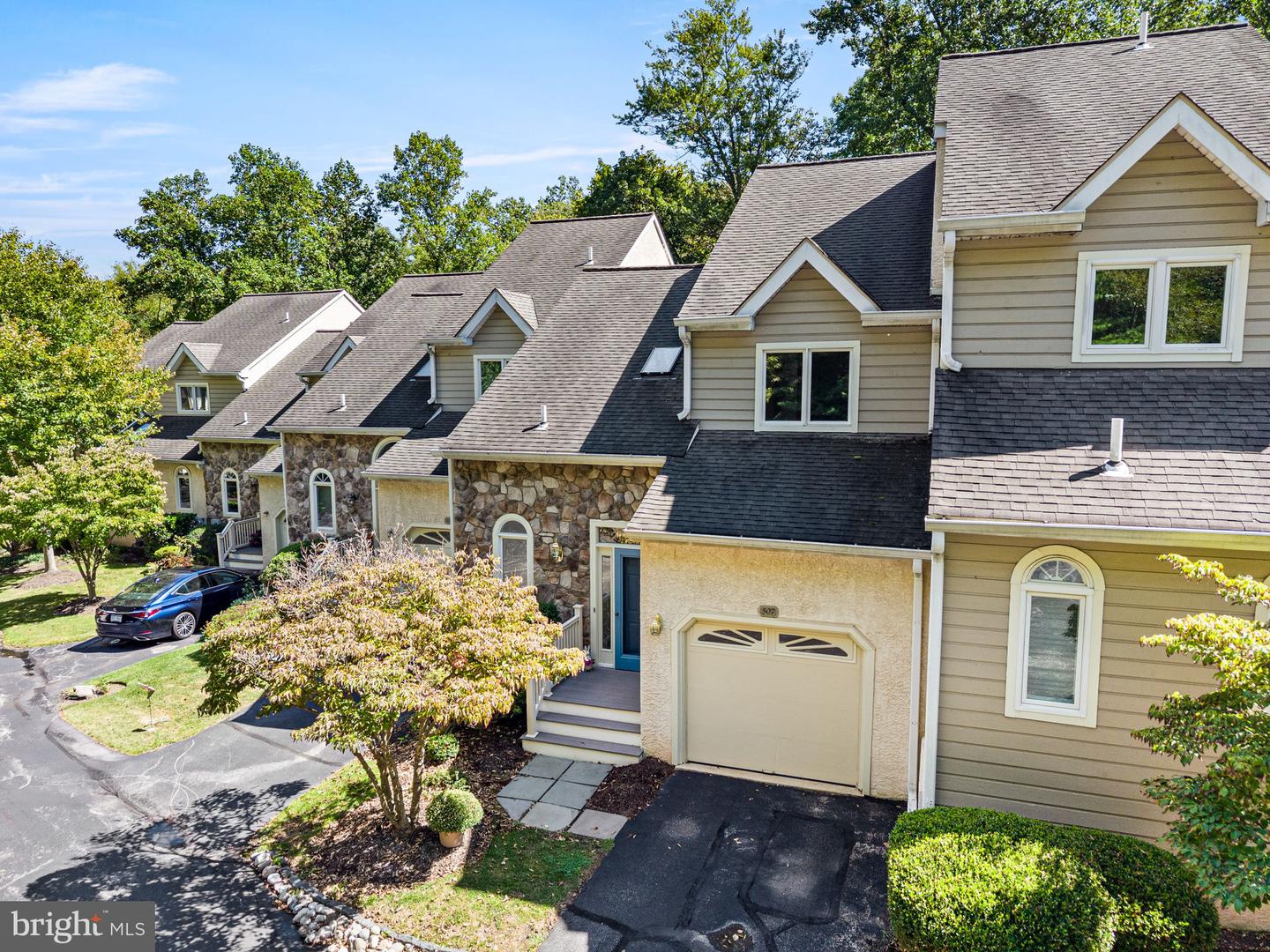 507 Waters Edge Ct Property Photo 1