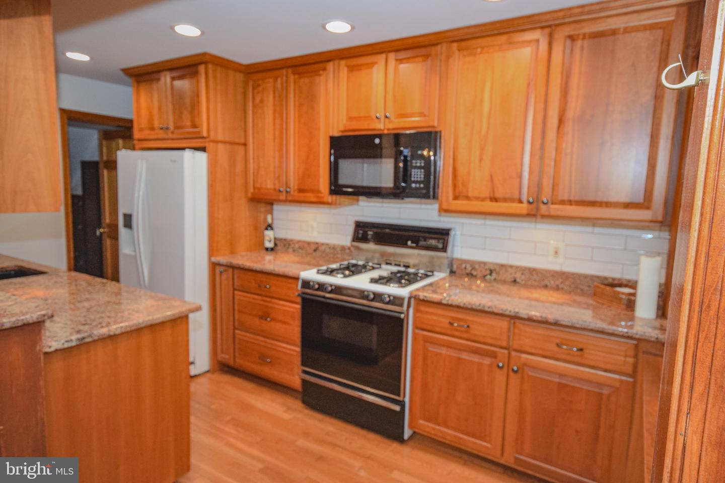 516 Parkview Cir Property Photo 24
