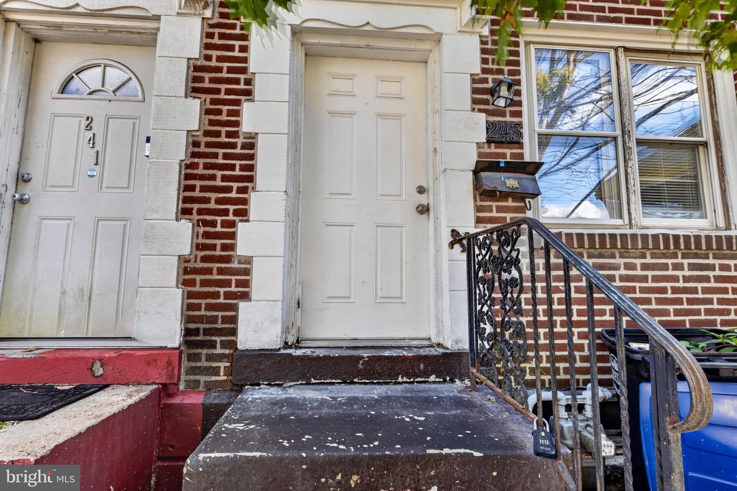 243 W 22ND ST #A Property Photo 1