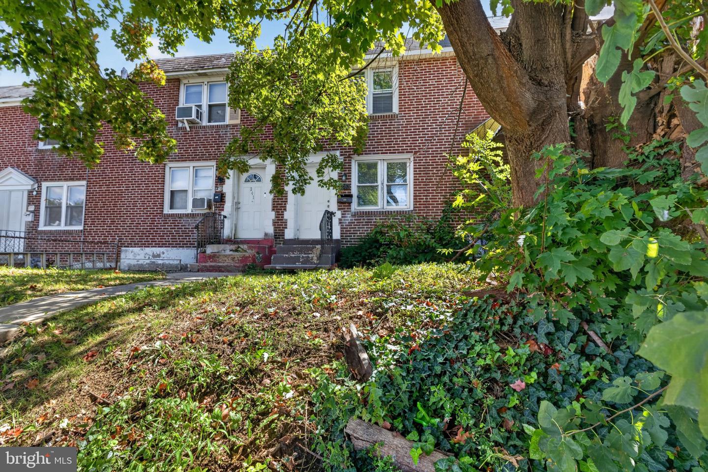 243 W 22nd St #a Property Photo 3