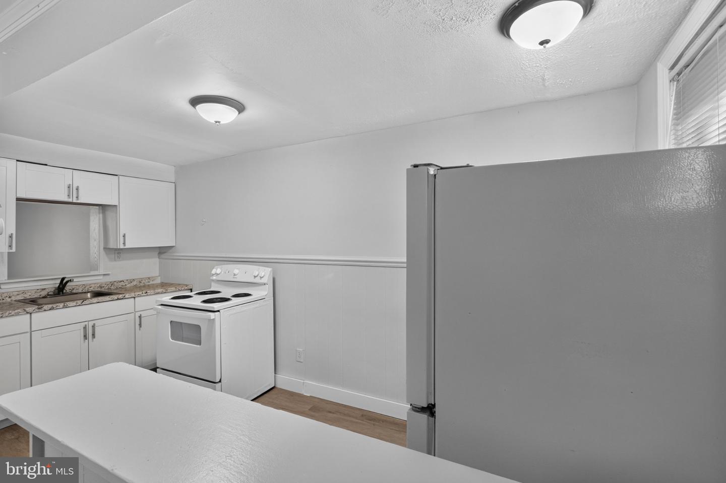243 W 22nd St #a Property Photo 10