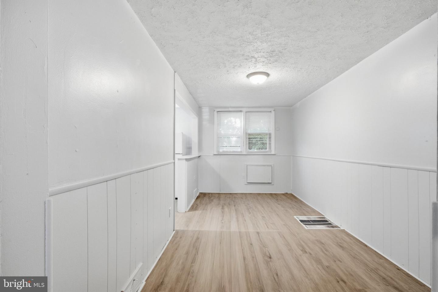 243 W 22nd St #a Property Photo 13